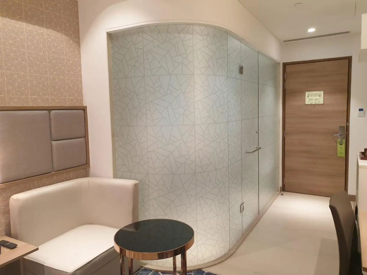 Seating area in Holiday Inn Gurugram Sector 90 by IHG