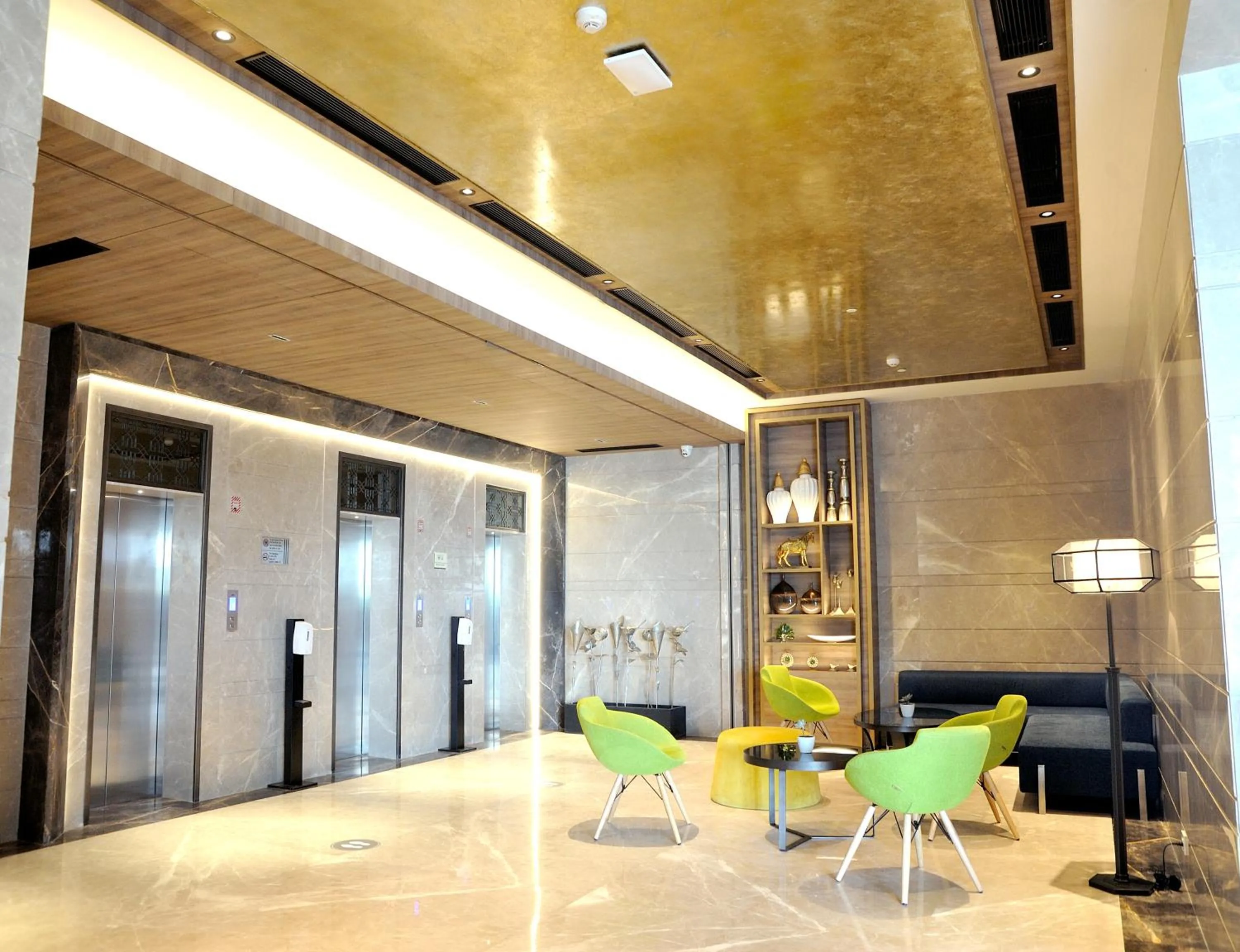 Lobby or reception in Holiday Inn Gurugram Sector 90 by IHG