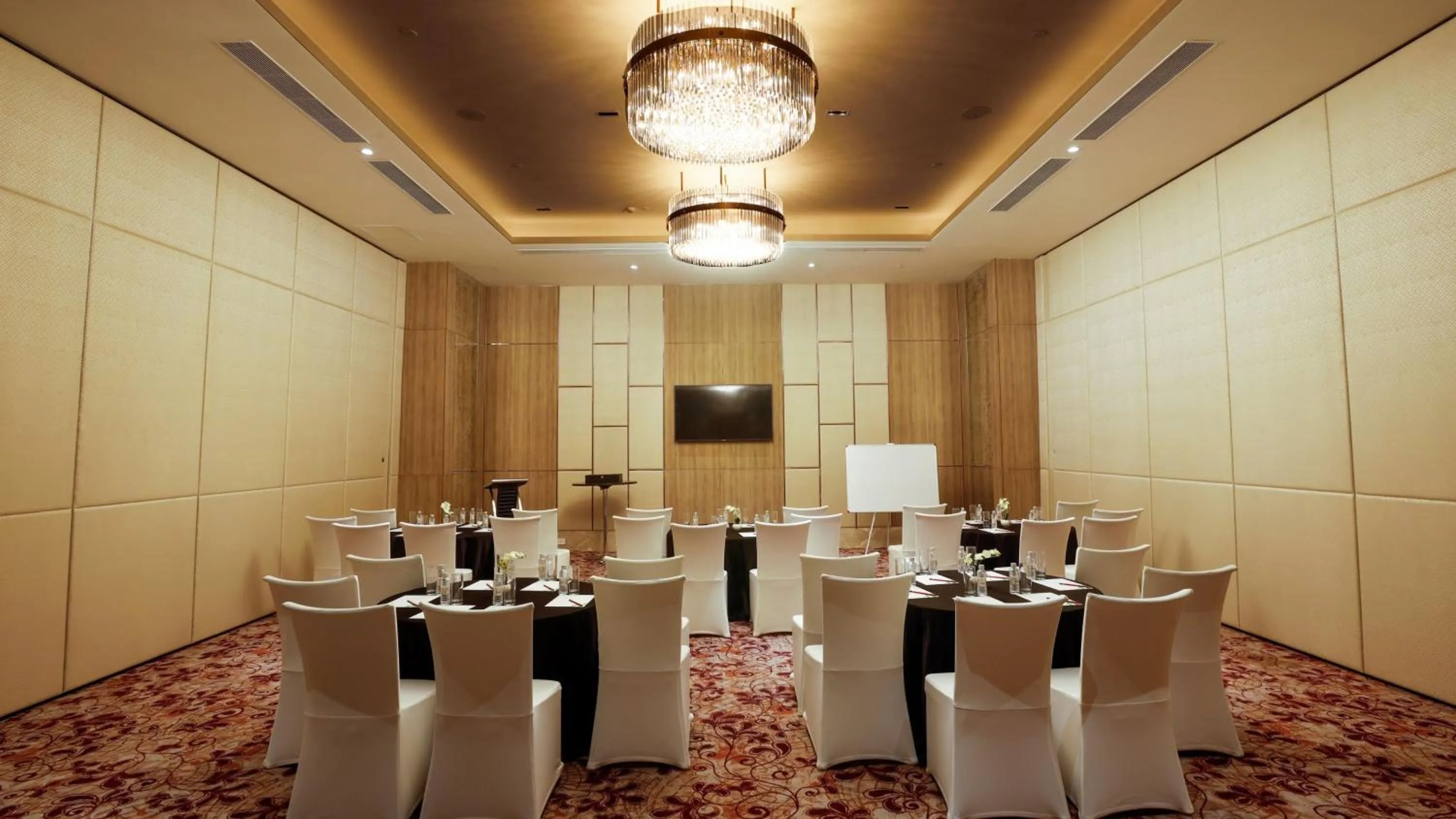 Meeting/conference room in Holiday Inn Gurugram Sector 90 by IHG