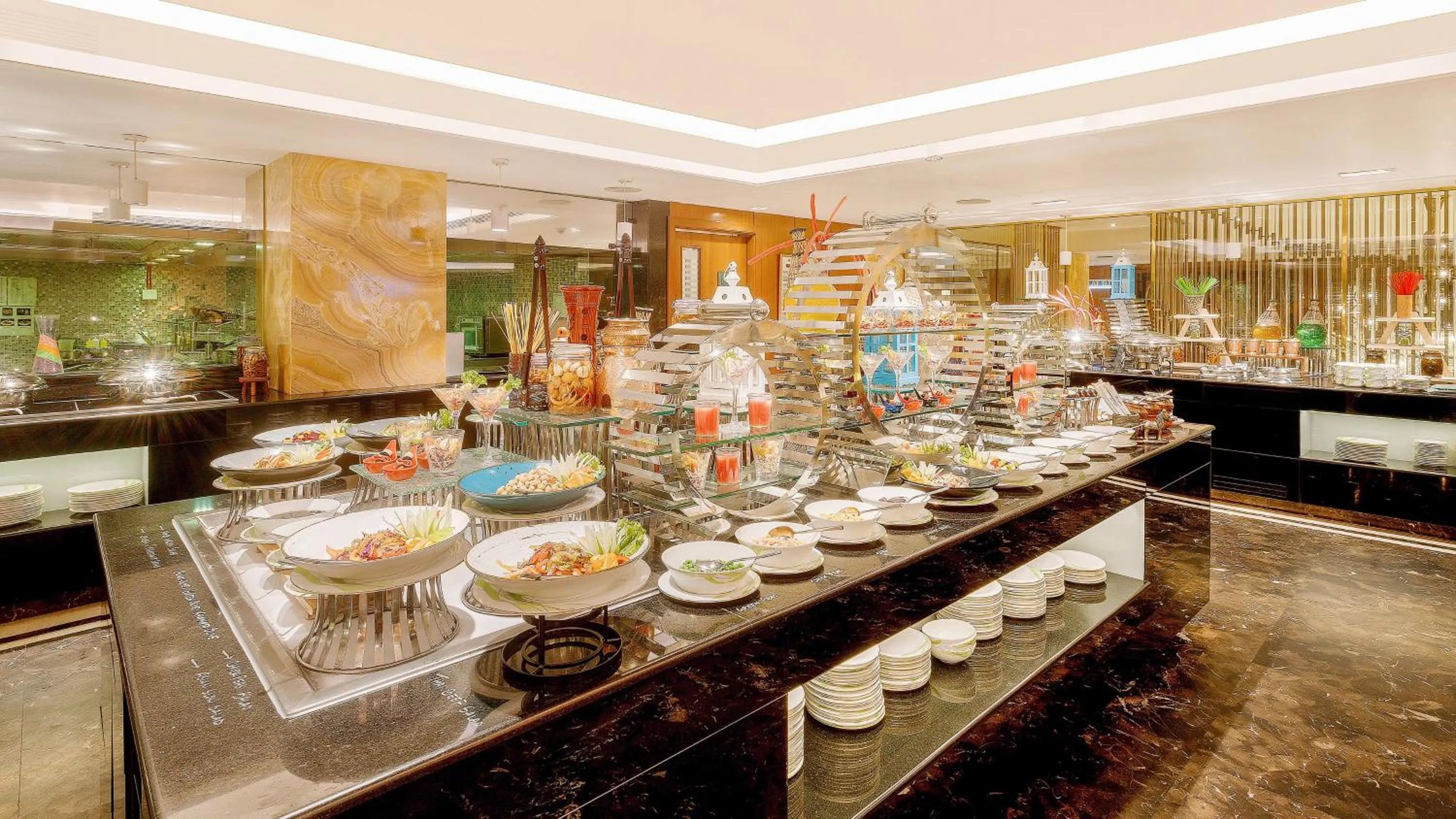 Restaurant/places to eat in Holiday Inn Dhaka City Centre by IHG