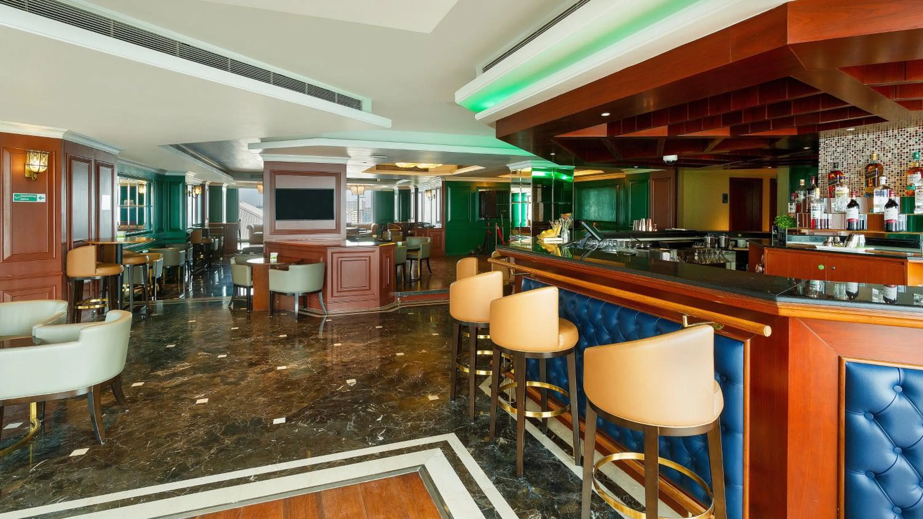 Lounge or bar in Holiday Inn Dhaka City Centre by IHG