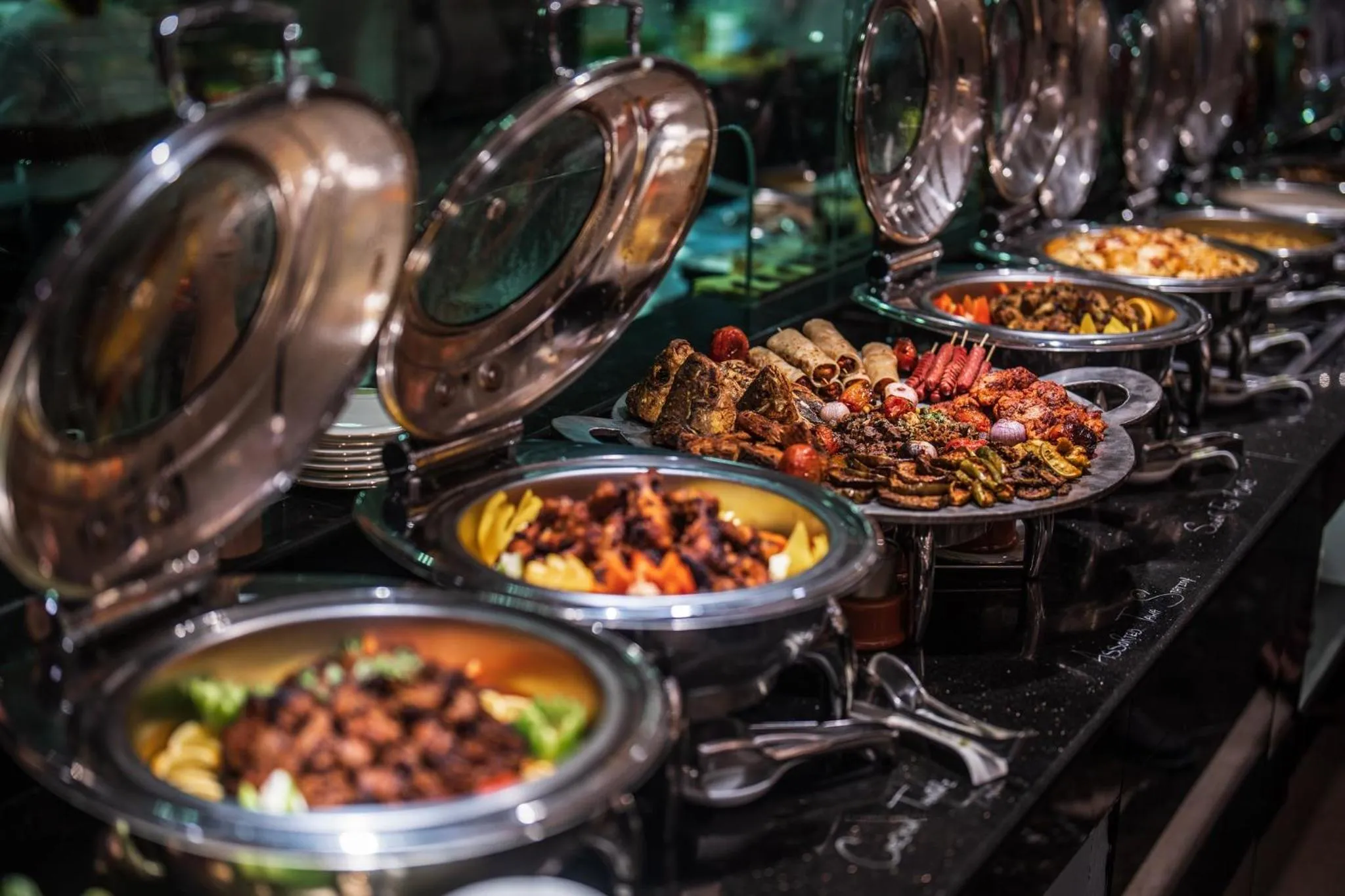 Restaurant/places to eat in Holiday Inn Dhaka City Centre by IHG