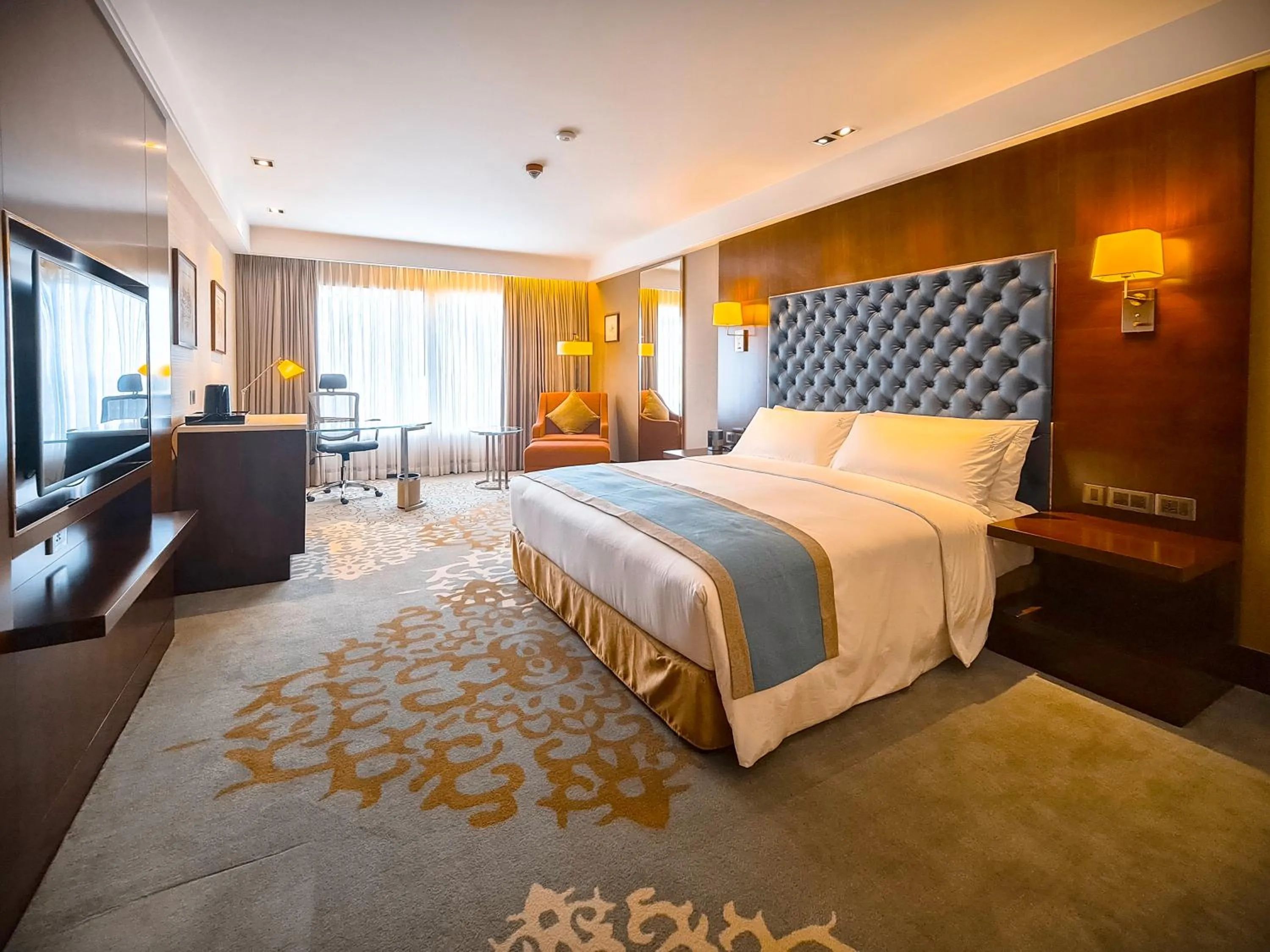 Photo of the whole room, Bed in Holiday Inn Dhaka City Centre by IHG