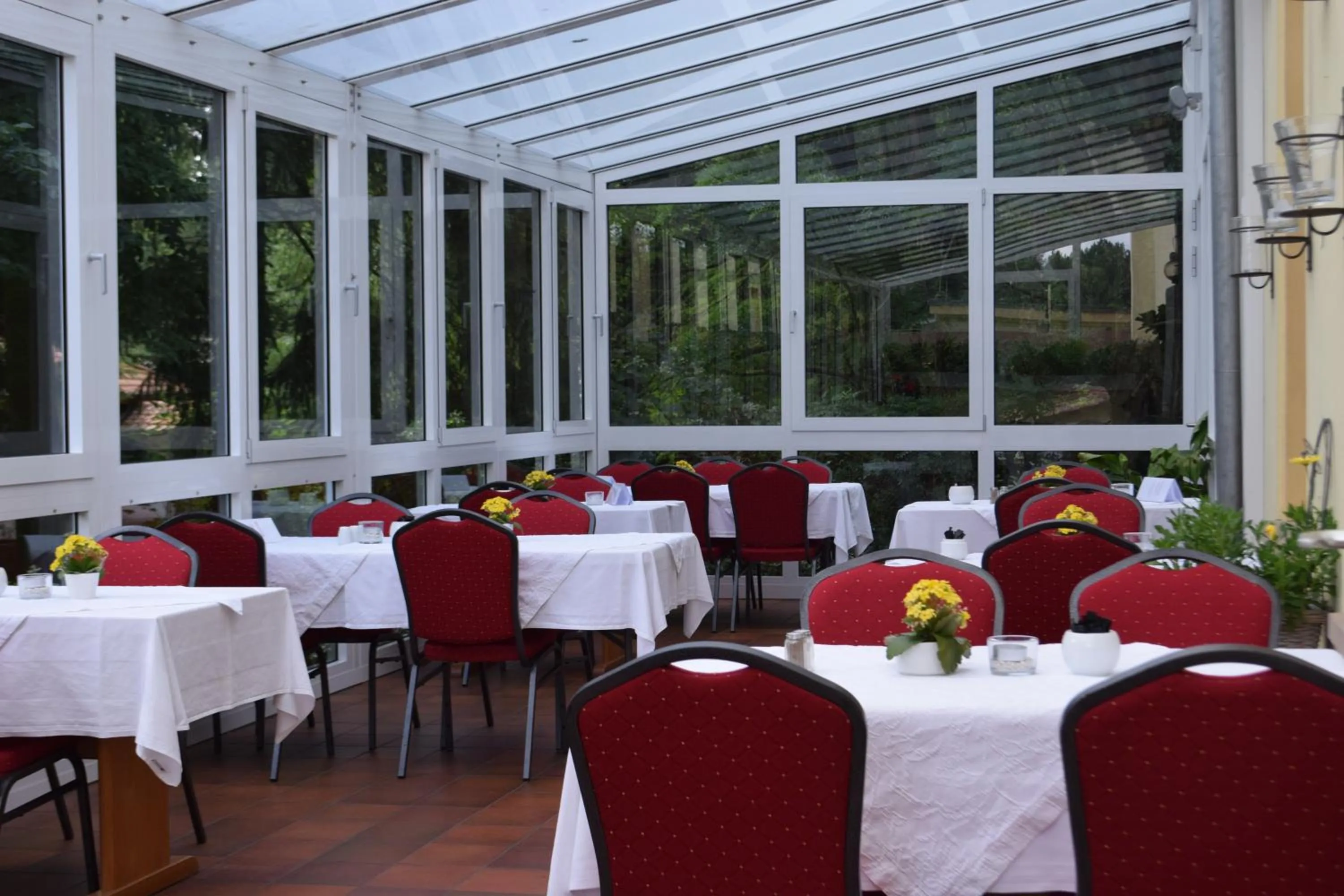 Restaurant/places to eat in Wellness- & Sporthotel Haus am See