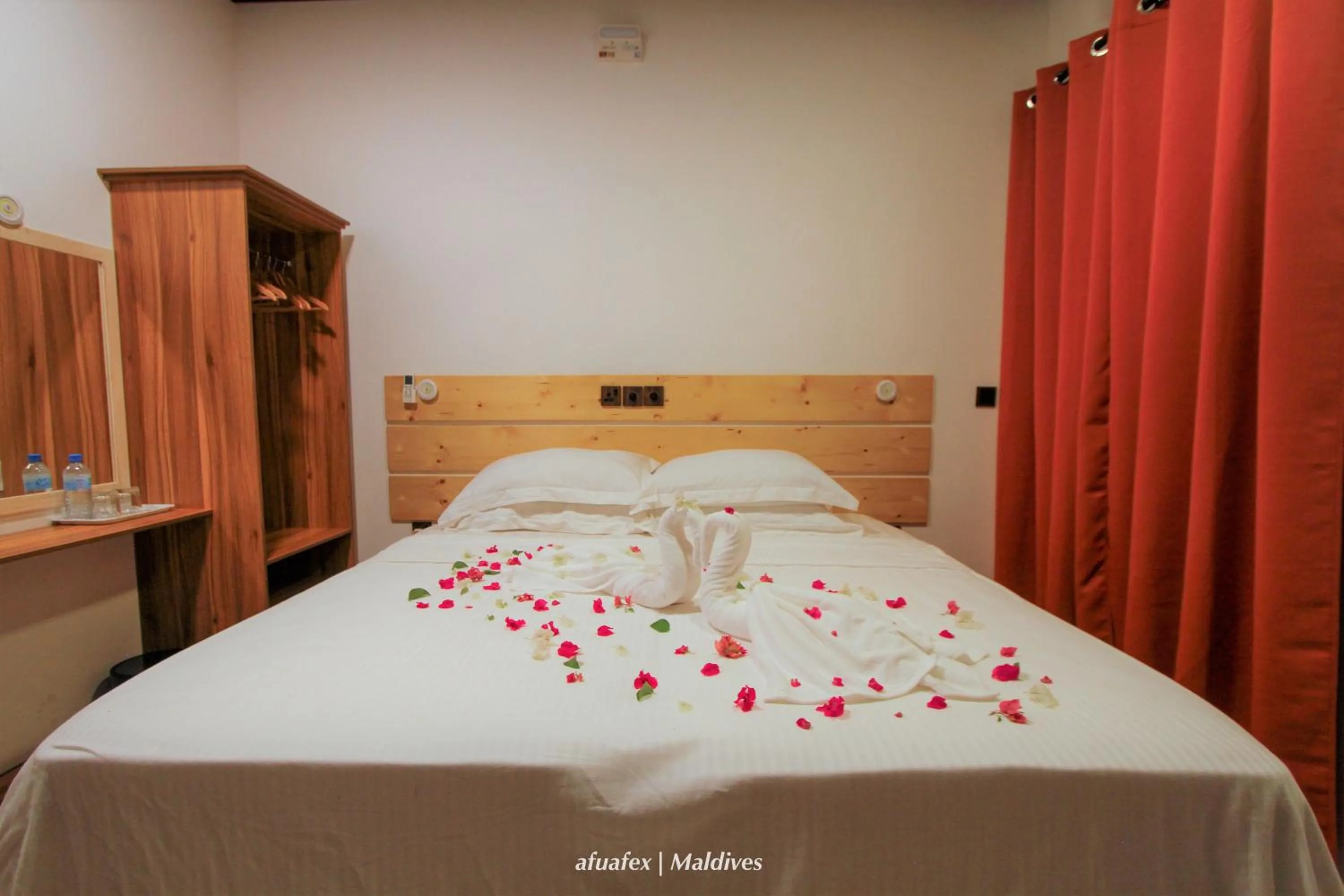 Photo of the whole room, Bed in Huvan Inn