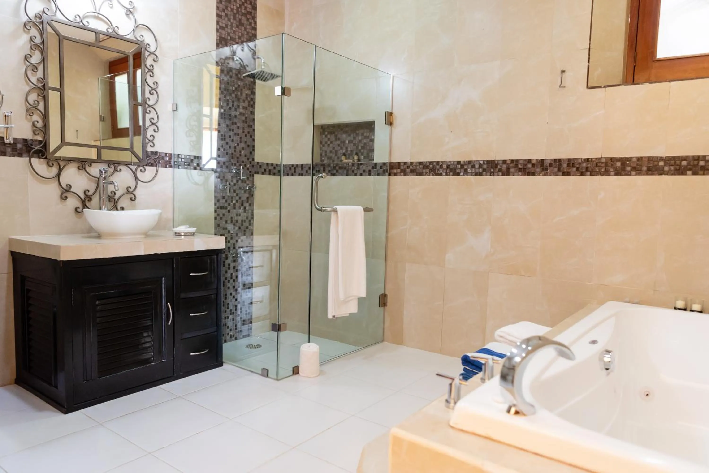 Shower in Hacienda Yabucu