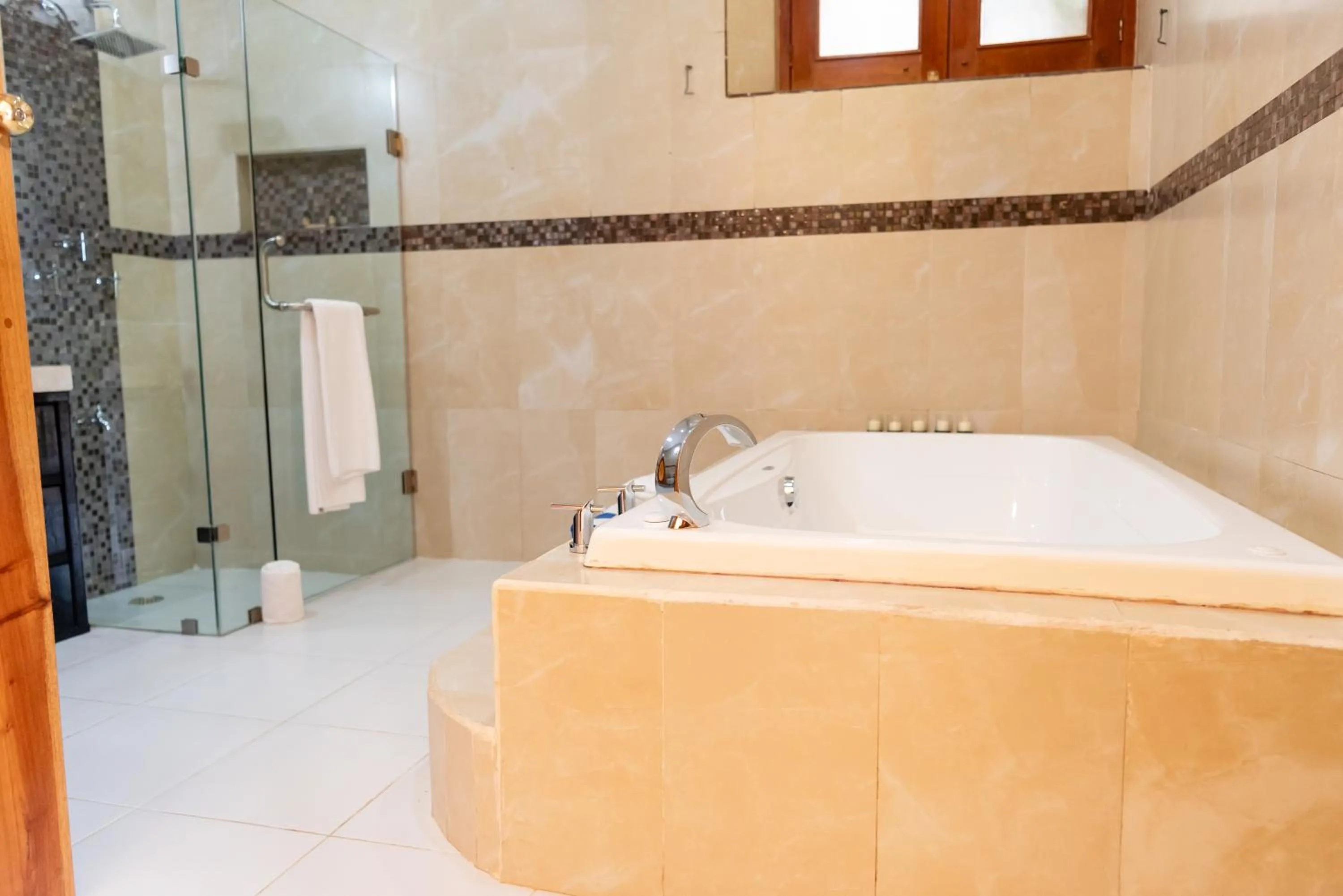 Shower in Hacienda Yabucu