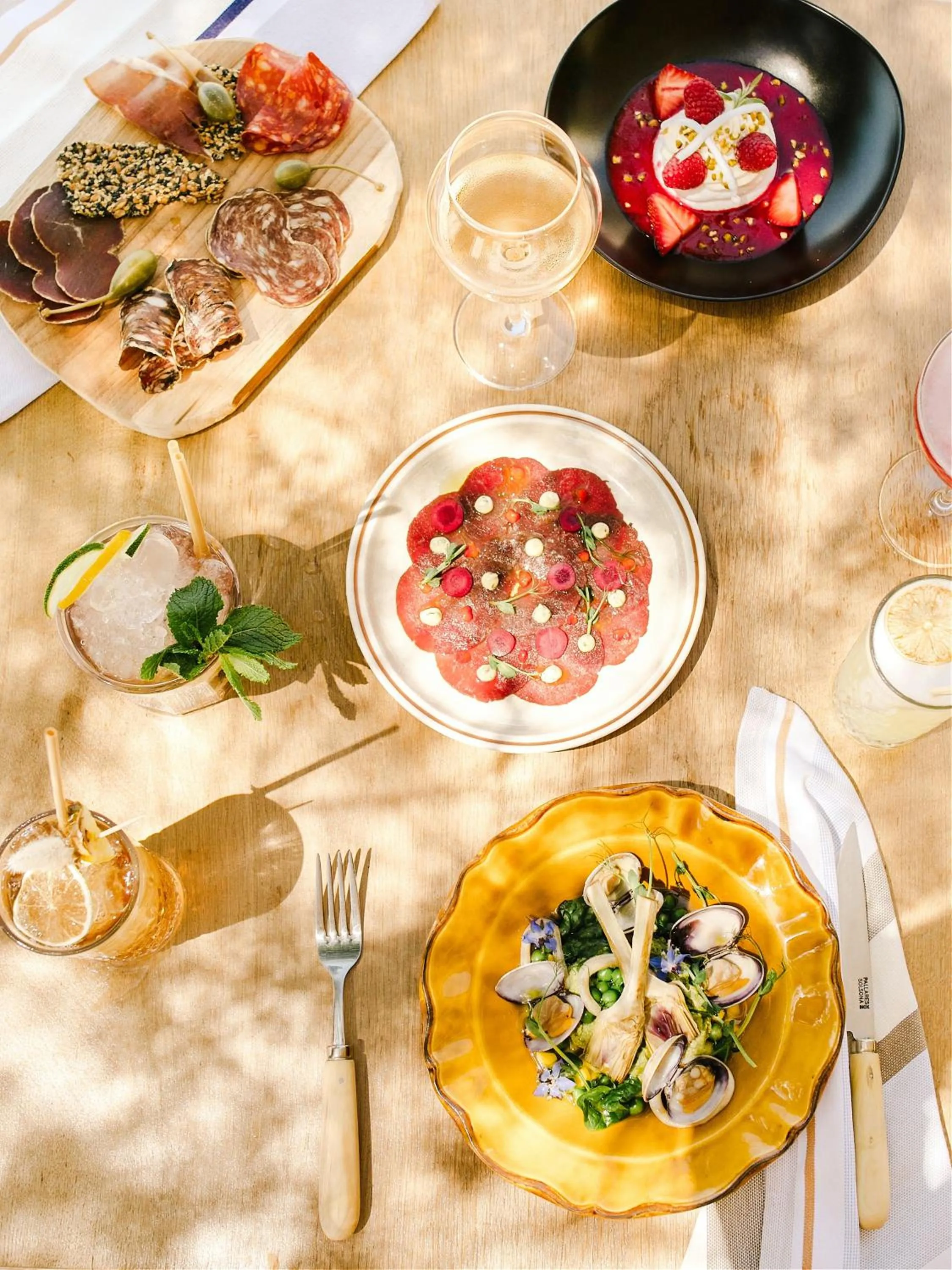 Food and drinks in Hôtel Restaurant Les Arnelles