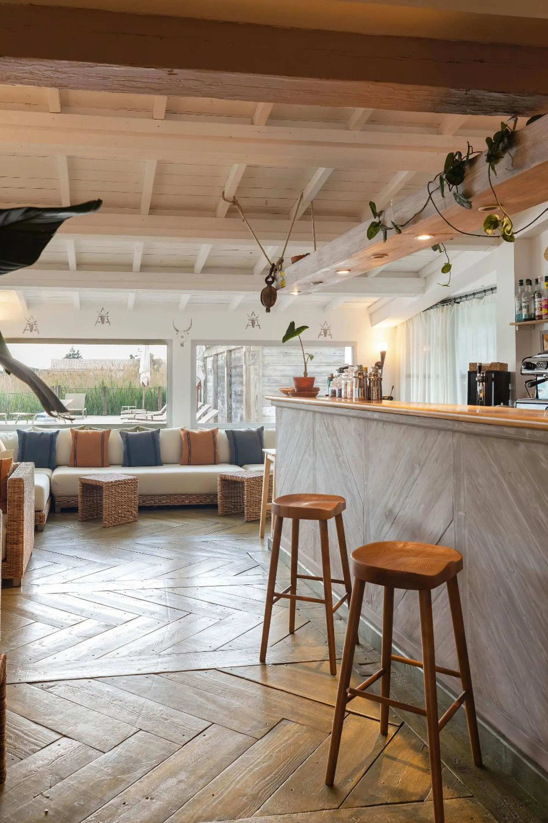 Lounge or bar in Hôtel Restaurant Les Arnelles