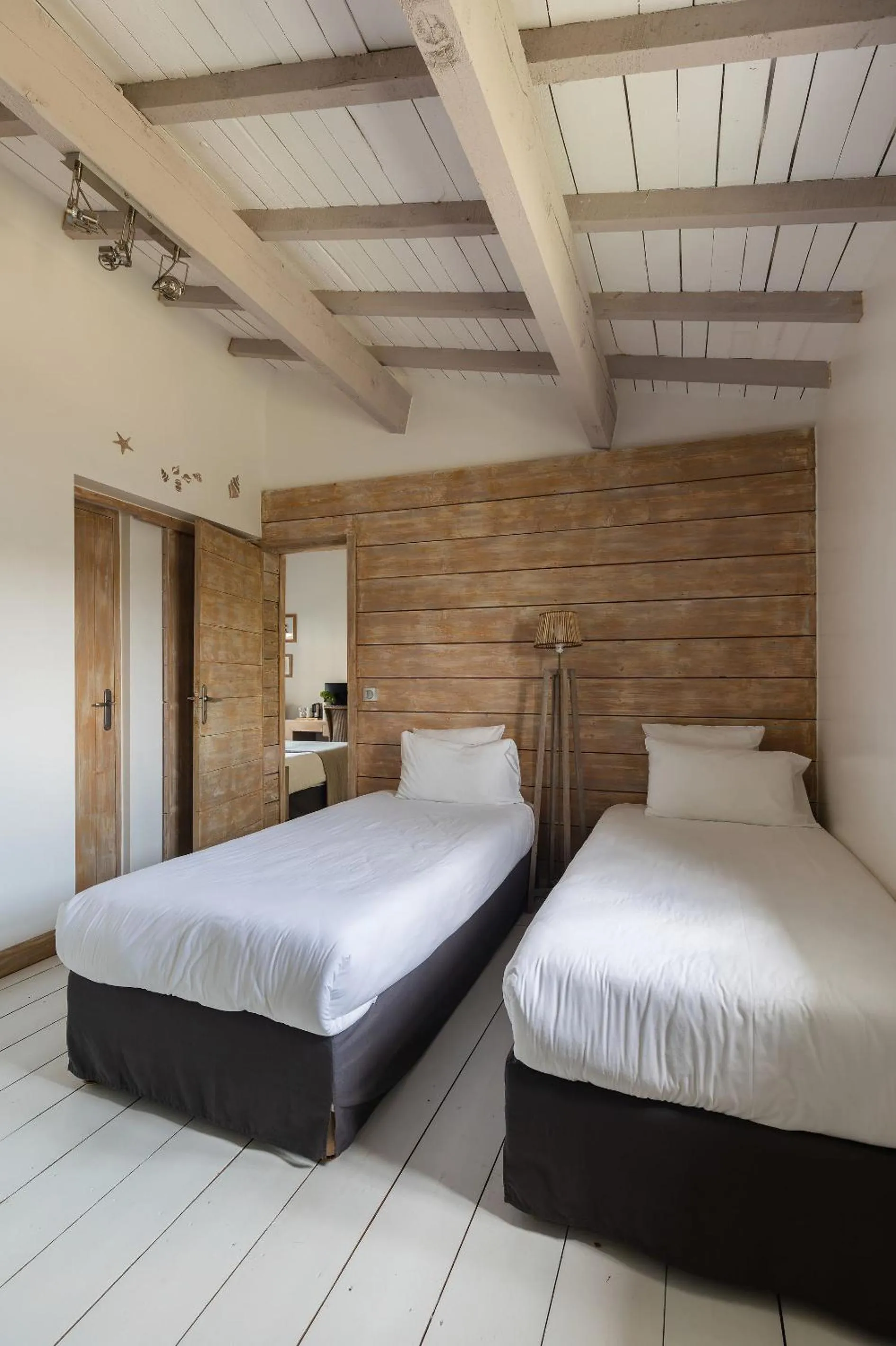 Bedroom, Bed in Hôtel Restaurant Les Arnelles