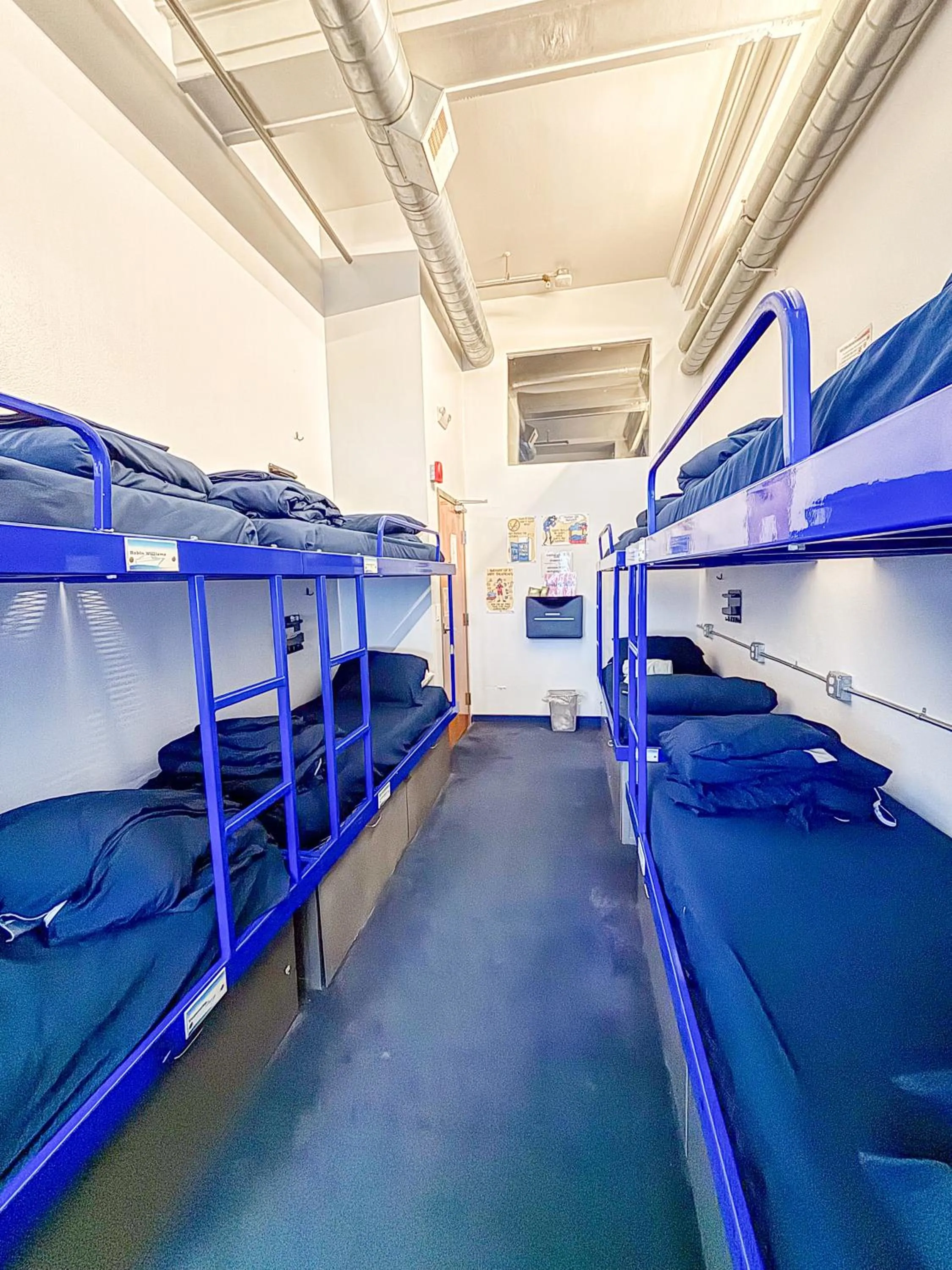 Bedroom, Bed in ITH San Francisco Pacific Tradewinds Backpacker Hostel