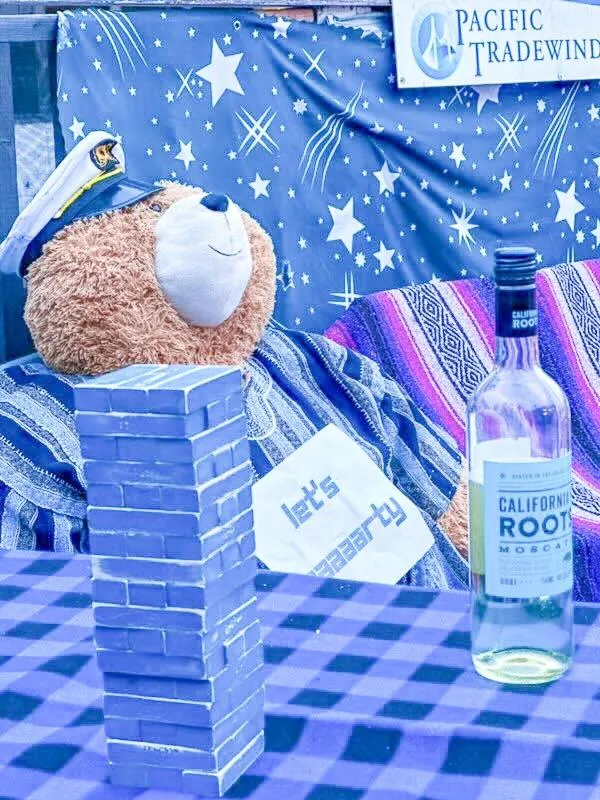 Patio in ITH San Francisco Pacific Tradewinds Backpacker Hostel