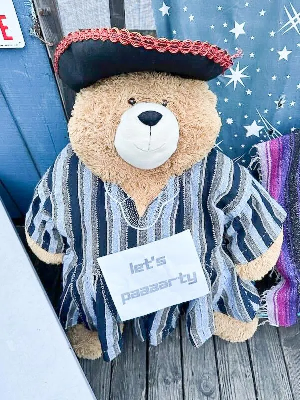 Patio in ITH San Francisco Pacific Tradewinds Backpacker Hostel