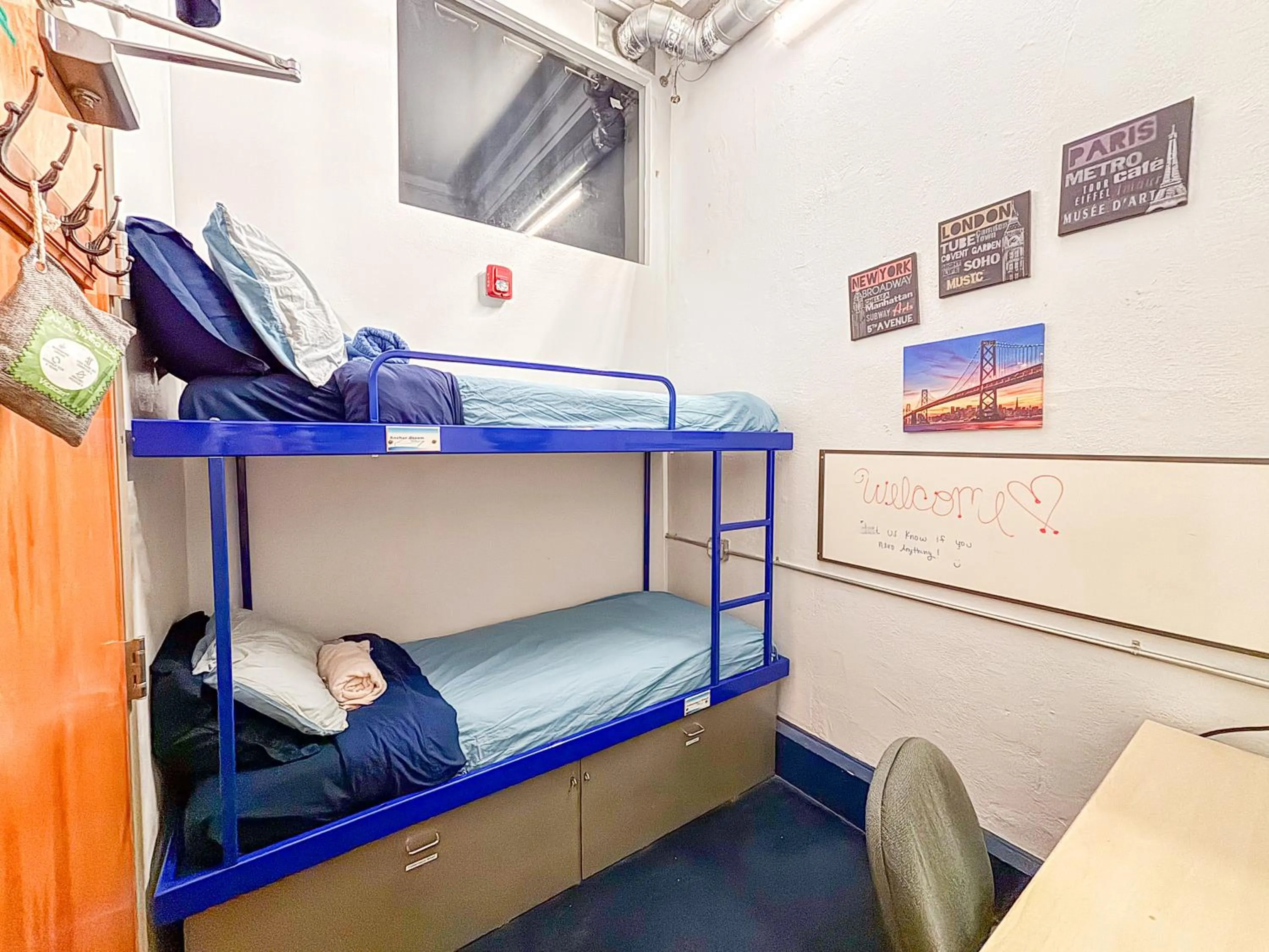 Bedroom, Bed in ITH San Francisco Pacific Tradewinds Backpacker Hostel