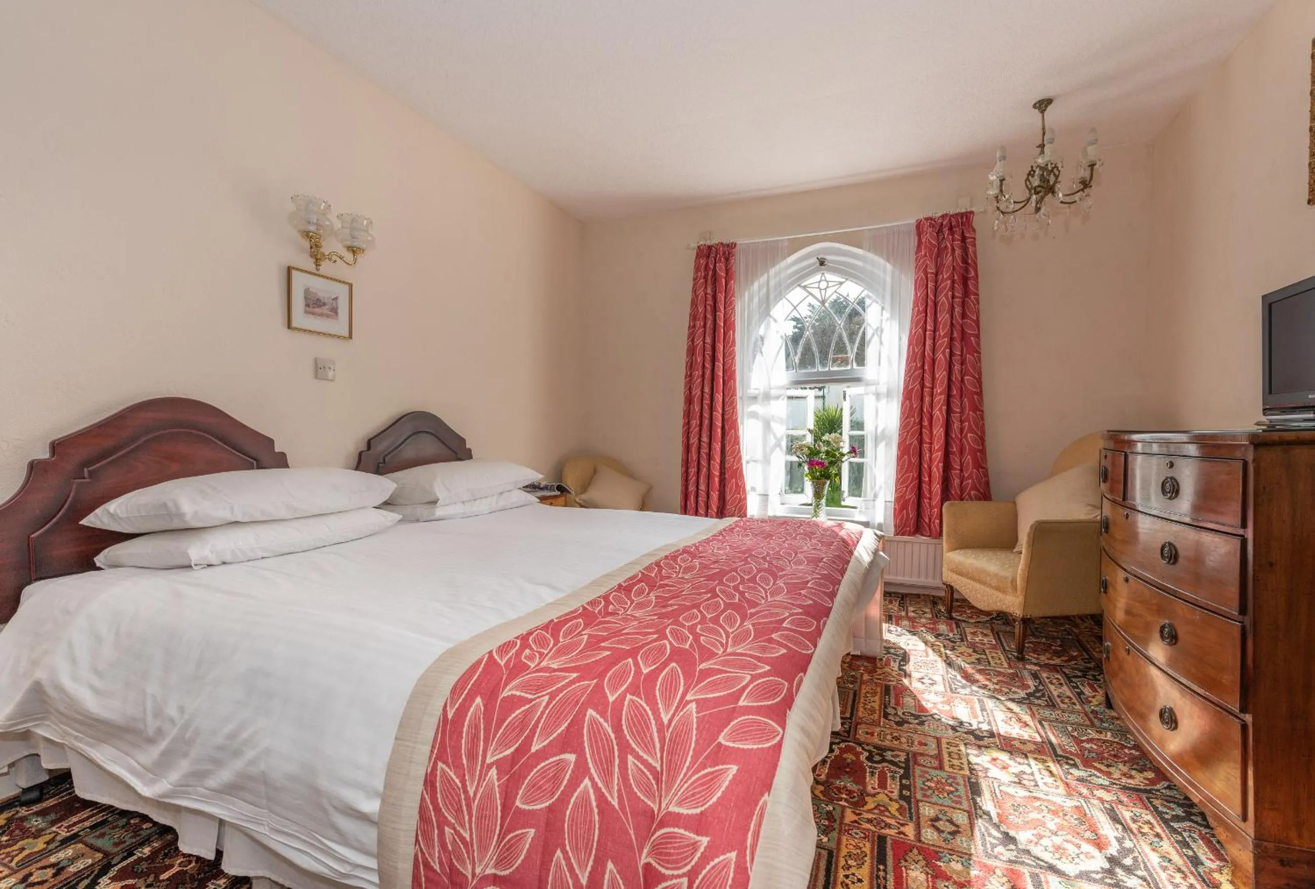 Bed in Royal Glen Hotel