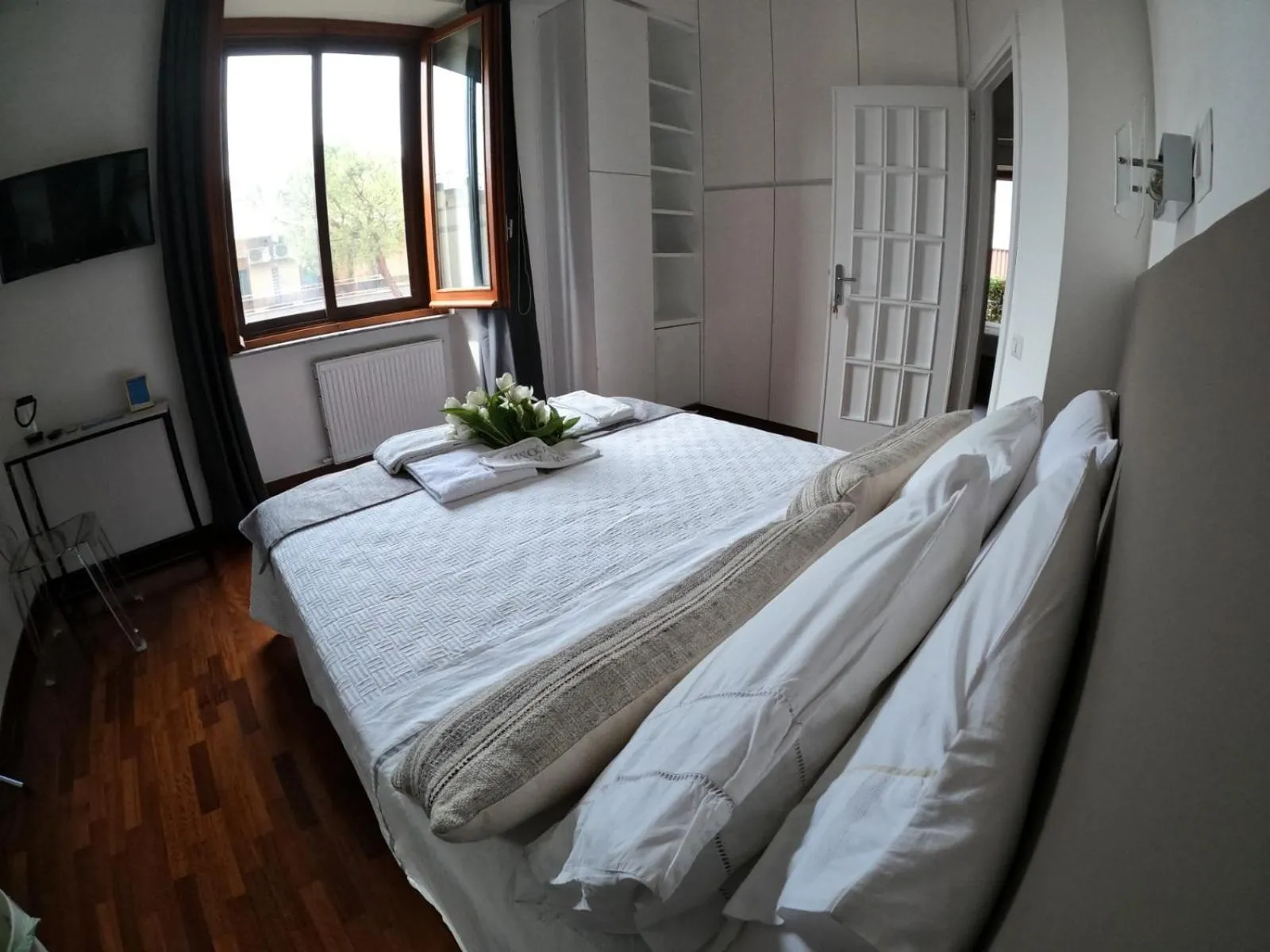 Bedroom, Bed in EMI's Guest House