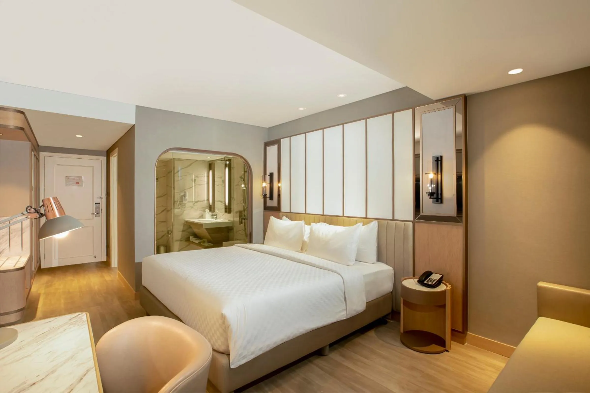 Bedroom, Bed in Swiss-Belhotel Solo