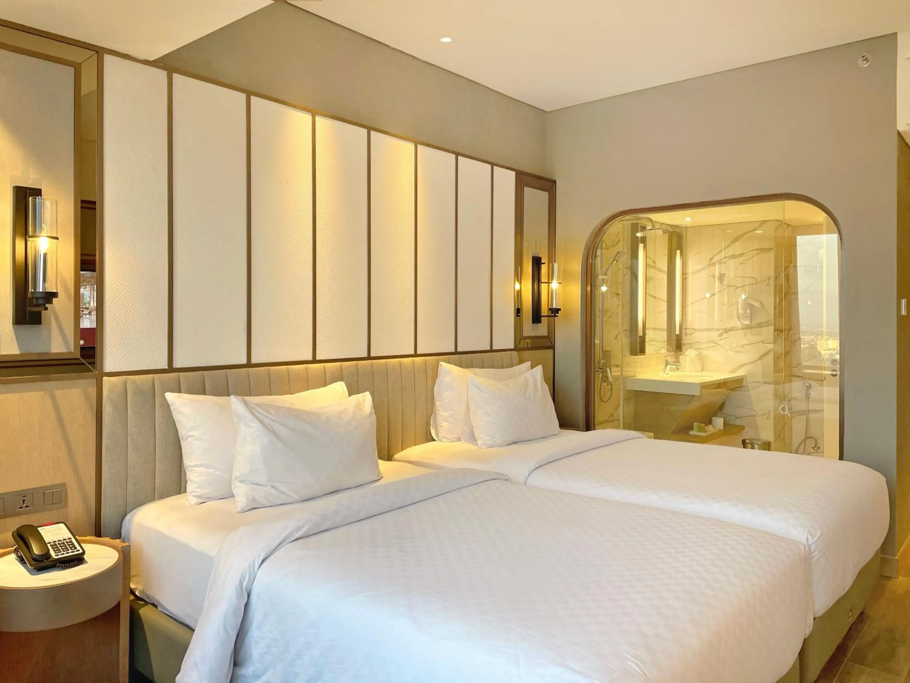 Bedroom, Bed in Swiss-Belhotel Solo