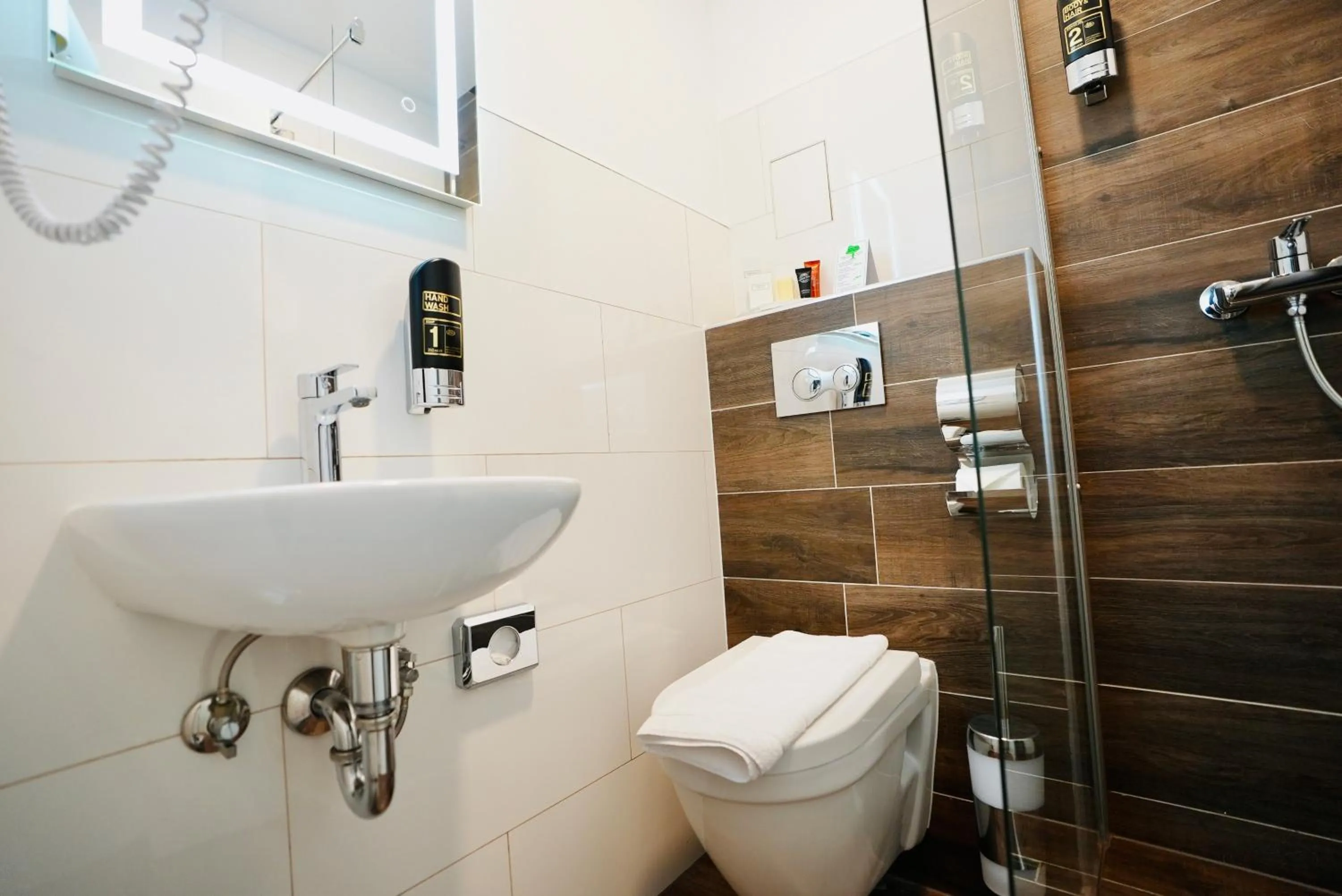 Arthotel Ambassador Wiesbaden - FREE PARKING