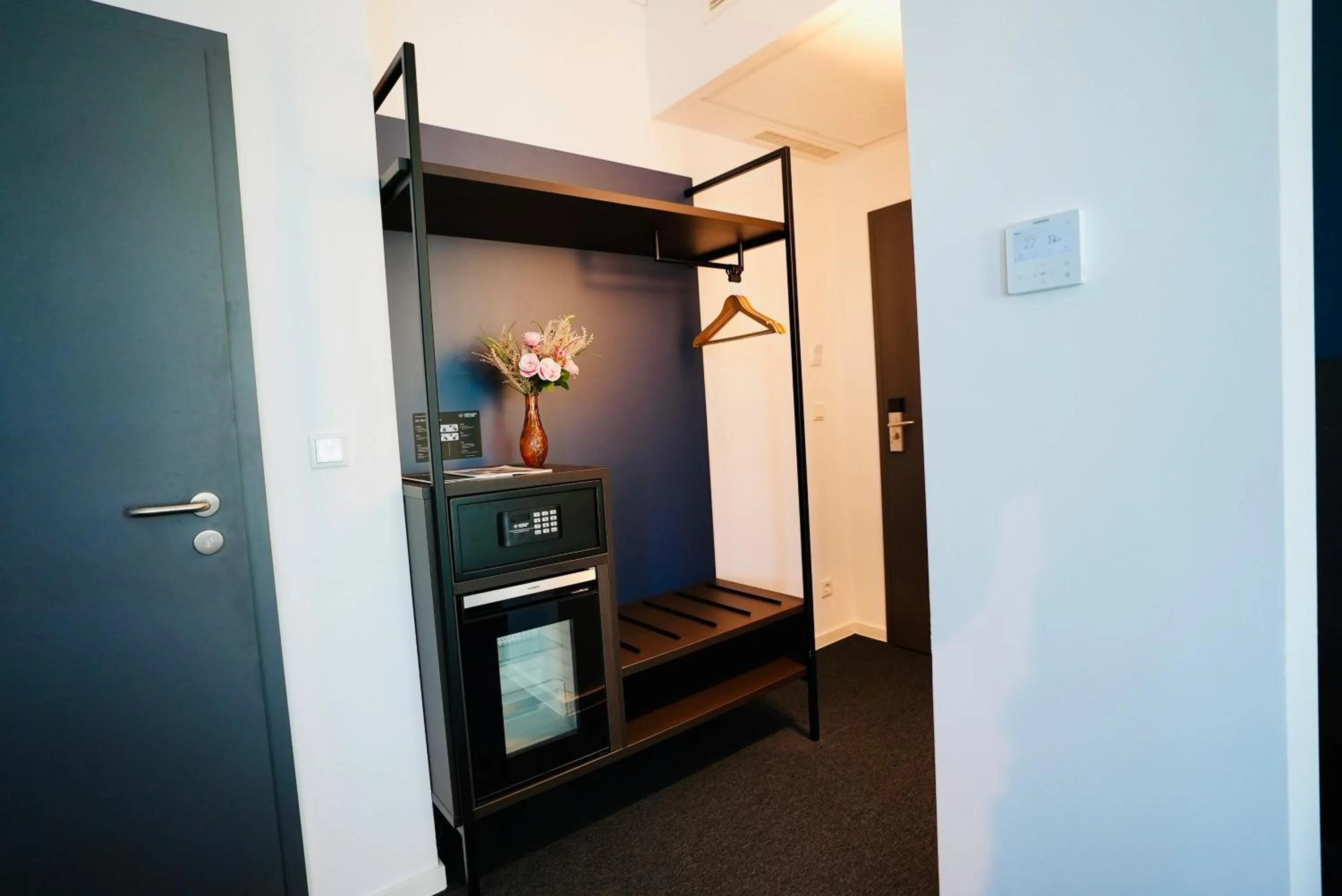 Bed in Arthotel Ambassador Wiesbaden - FREE PARKING