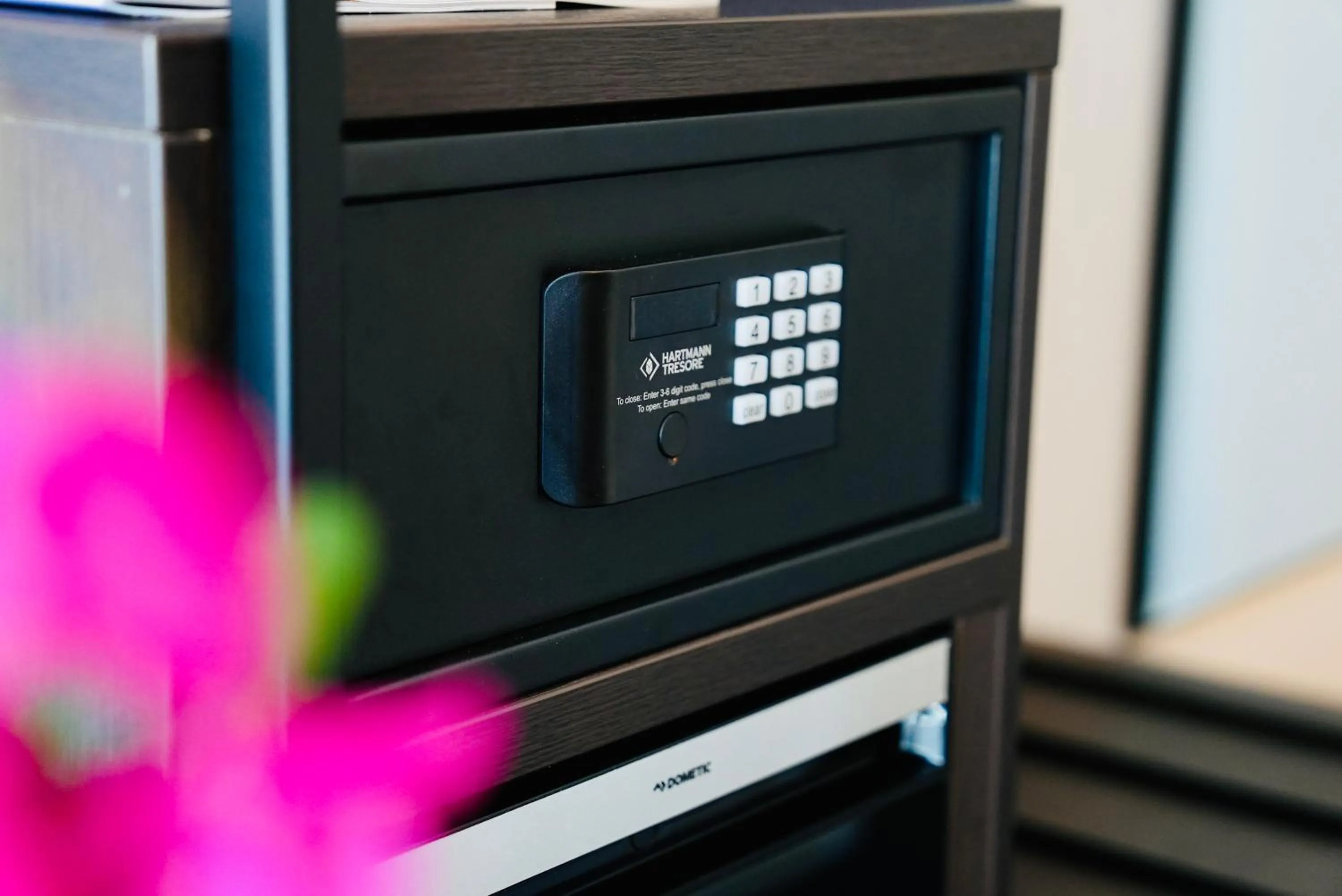 Arthotel Ambassador Wiesbaden - FREE PARKING