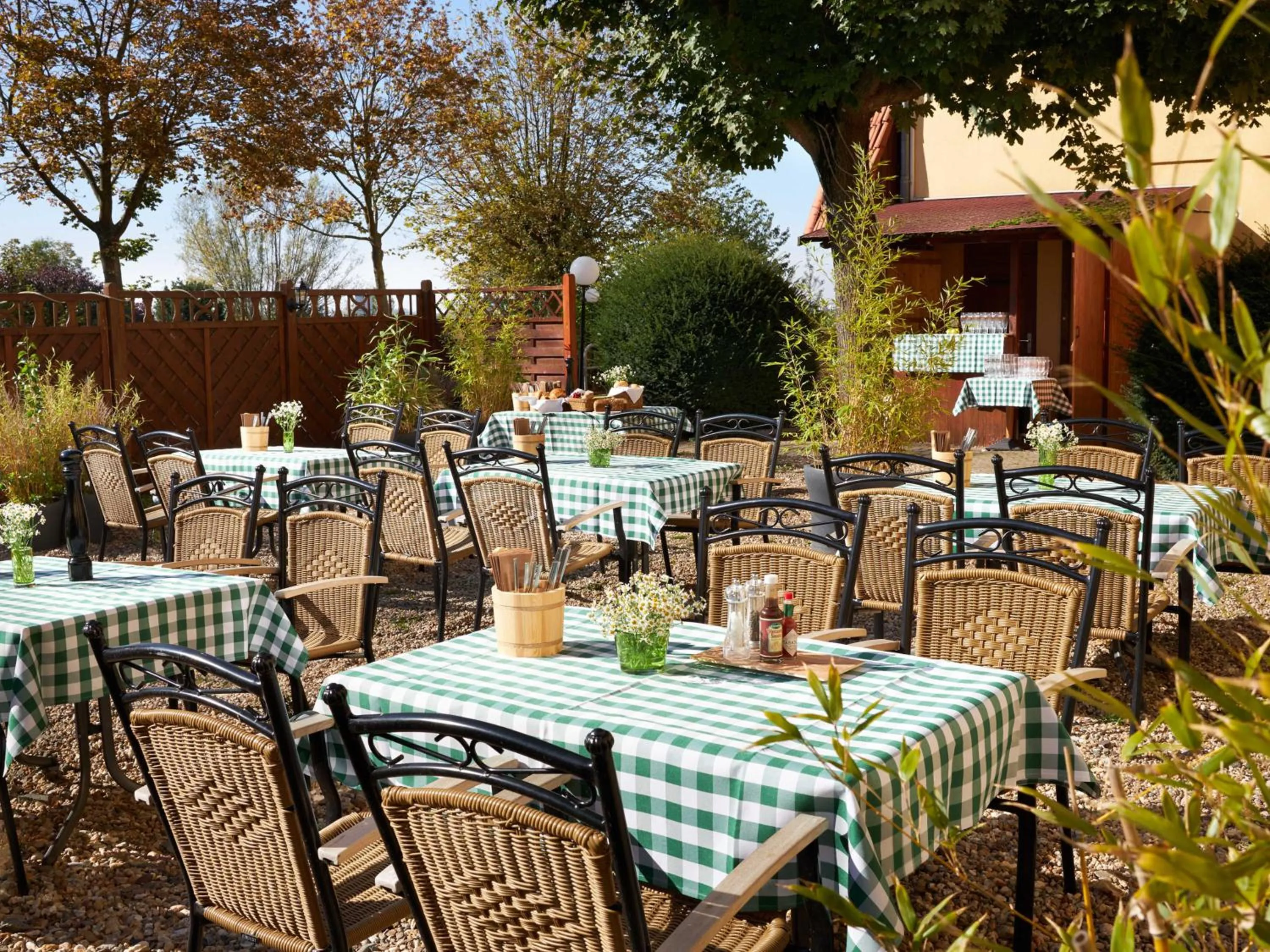 Restaurant/places to eat in Classik Hotel Magdeburg