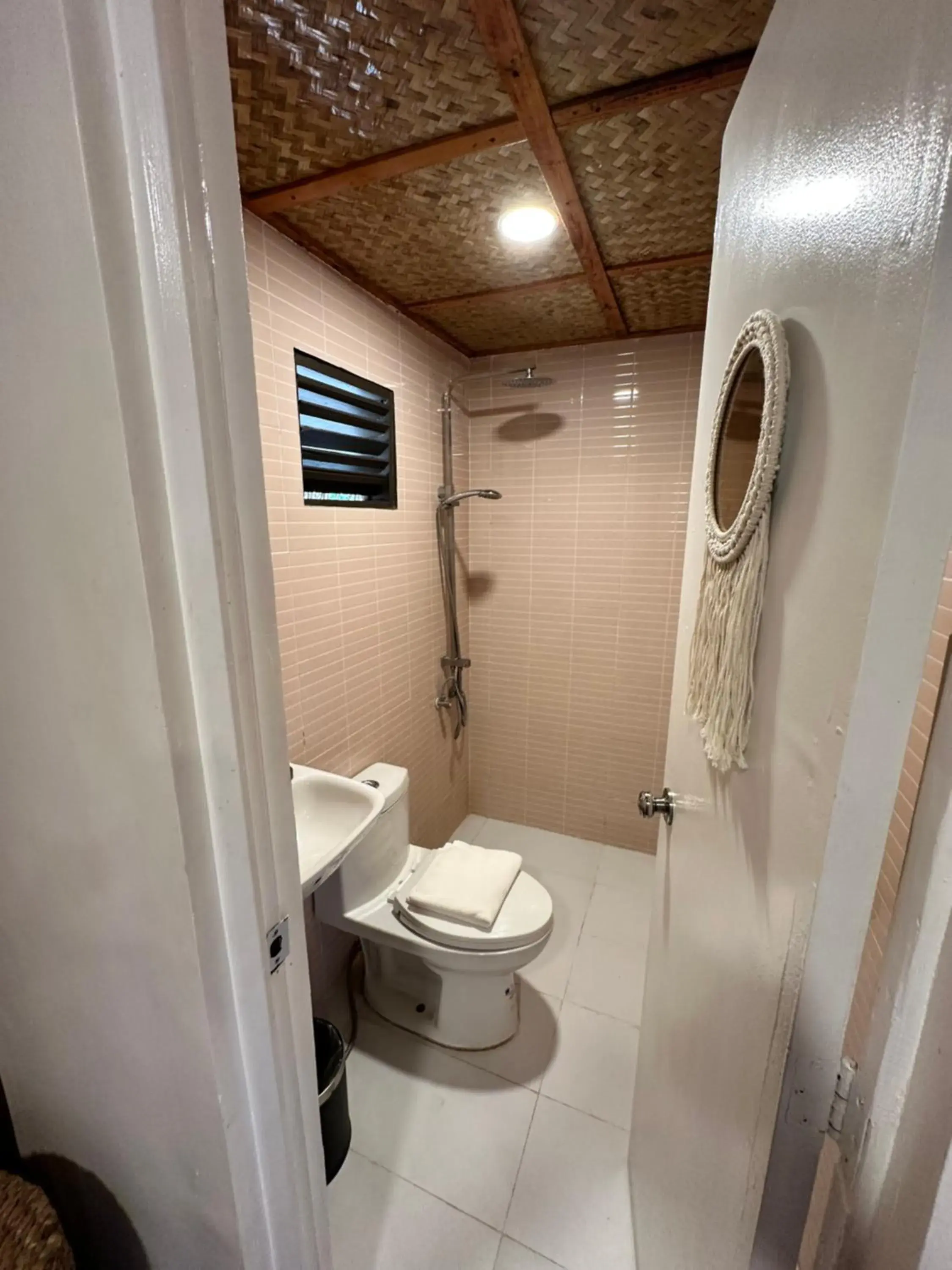 Beachfront Queen Room in Beach Huts El Nido Beachfront Queen Room in Beach Huts El Nido