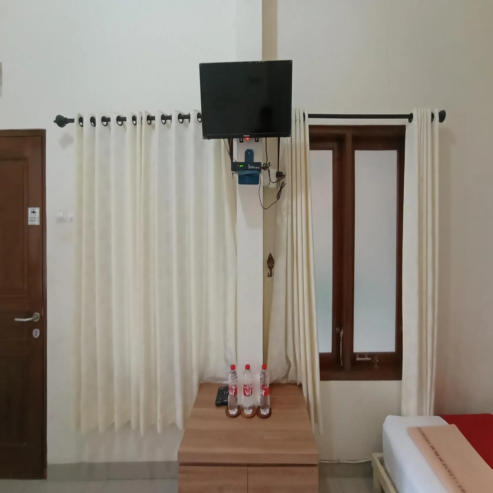 TV and multimedia, Bed in Super OYO 3314 Syariah House