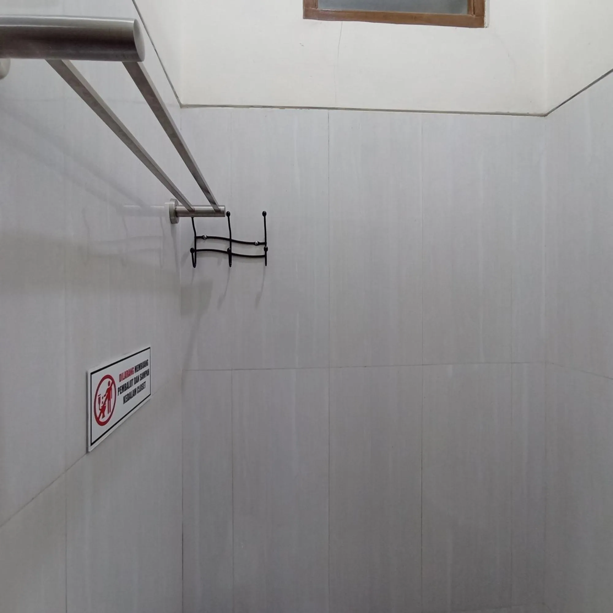 Bathroom in Super OYO 3314 Syariah House