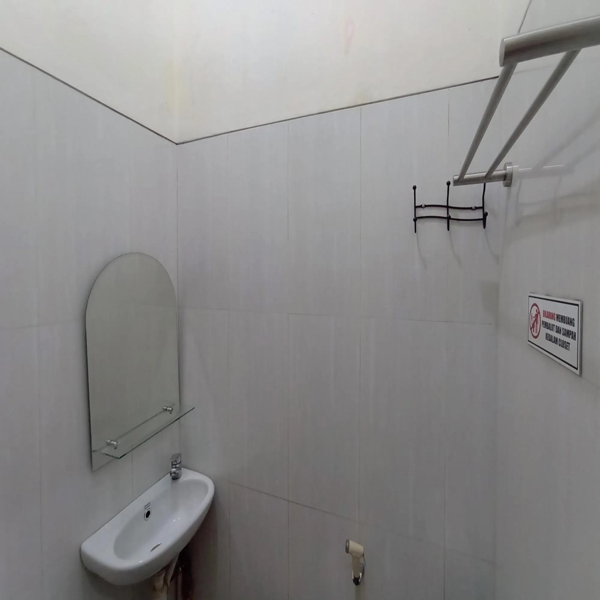 Bathroom in Super OYO 3314 Syariah House