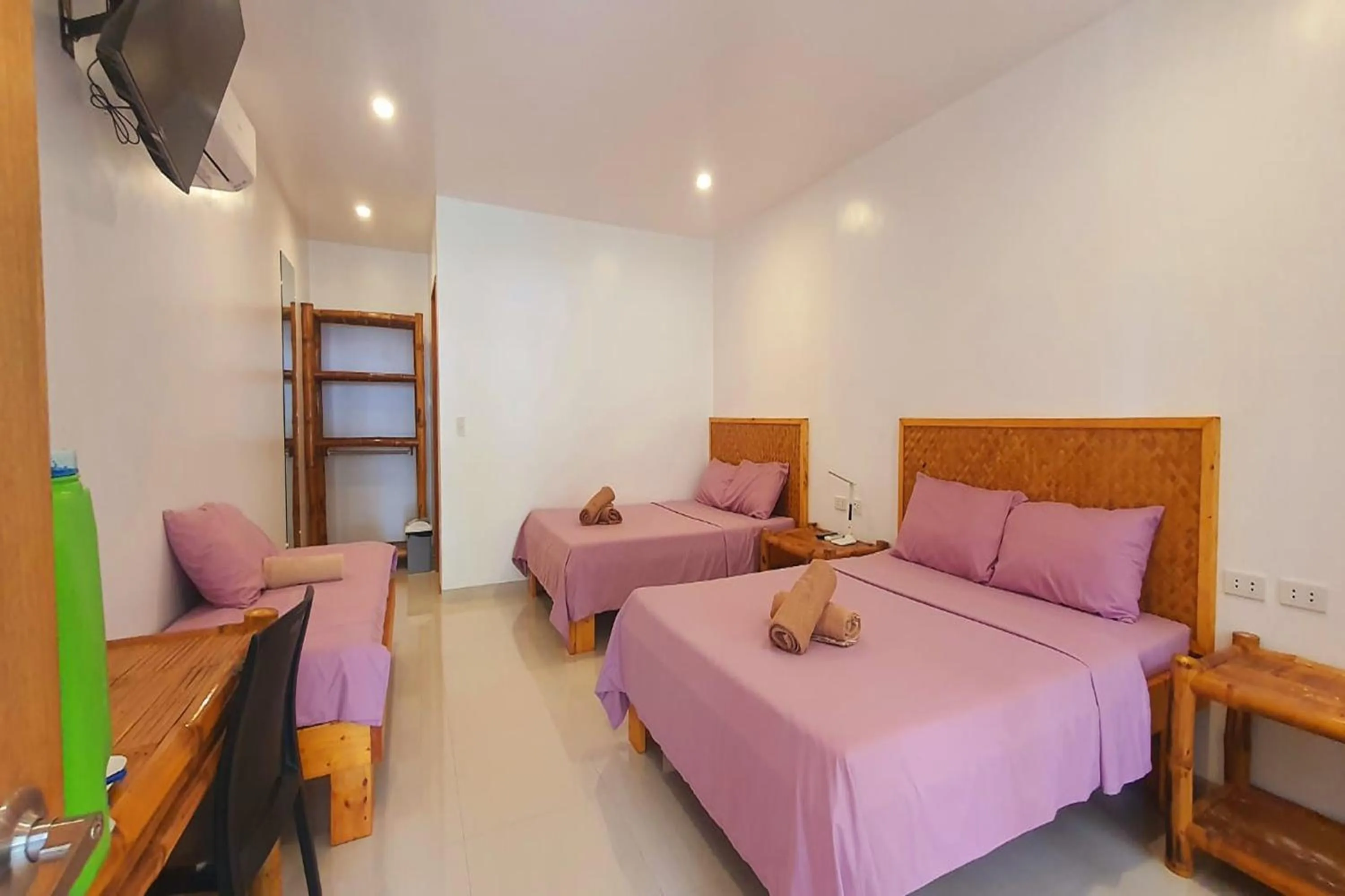 Bedroom, Bed in Pili Beach Resort Agmanic