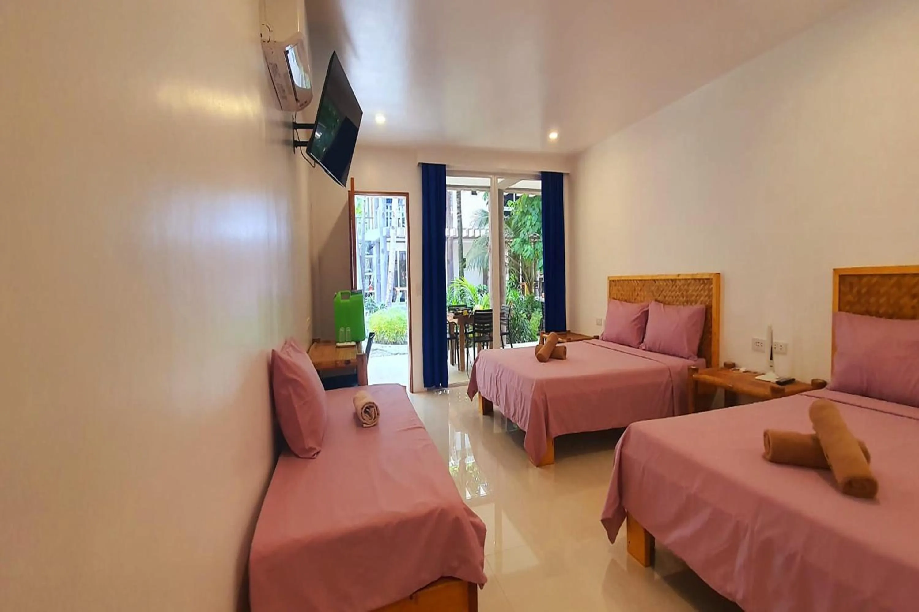 Bedroom, Bed in Pili Beach Resort Agmanic