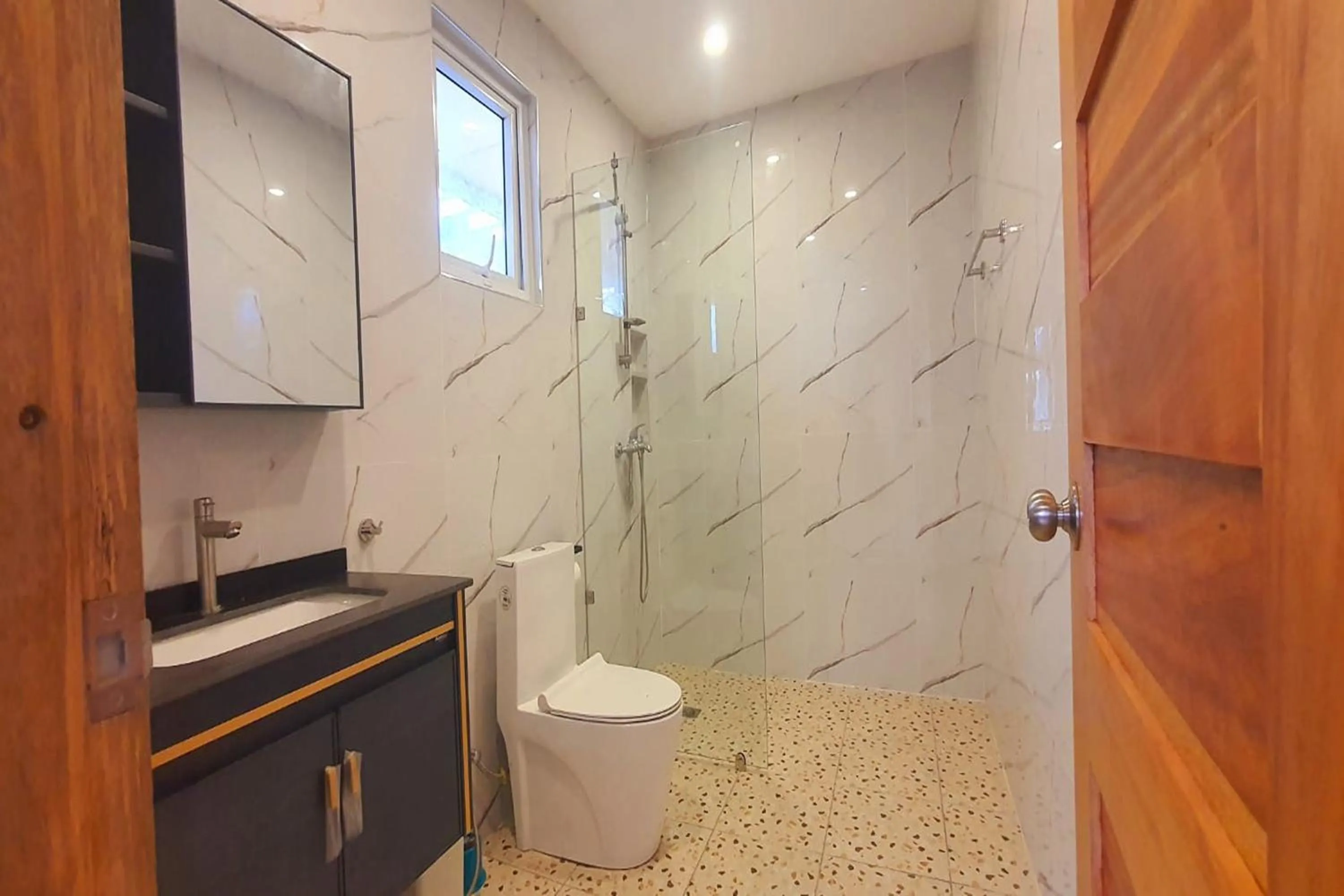 Bathroom in Pili Beach Resort Agmanic