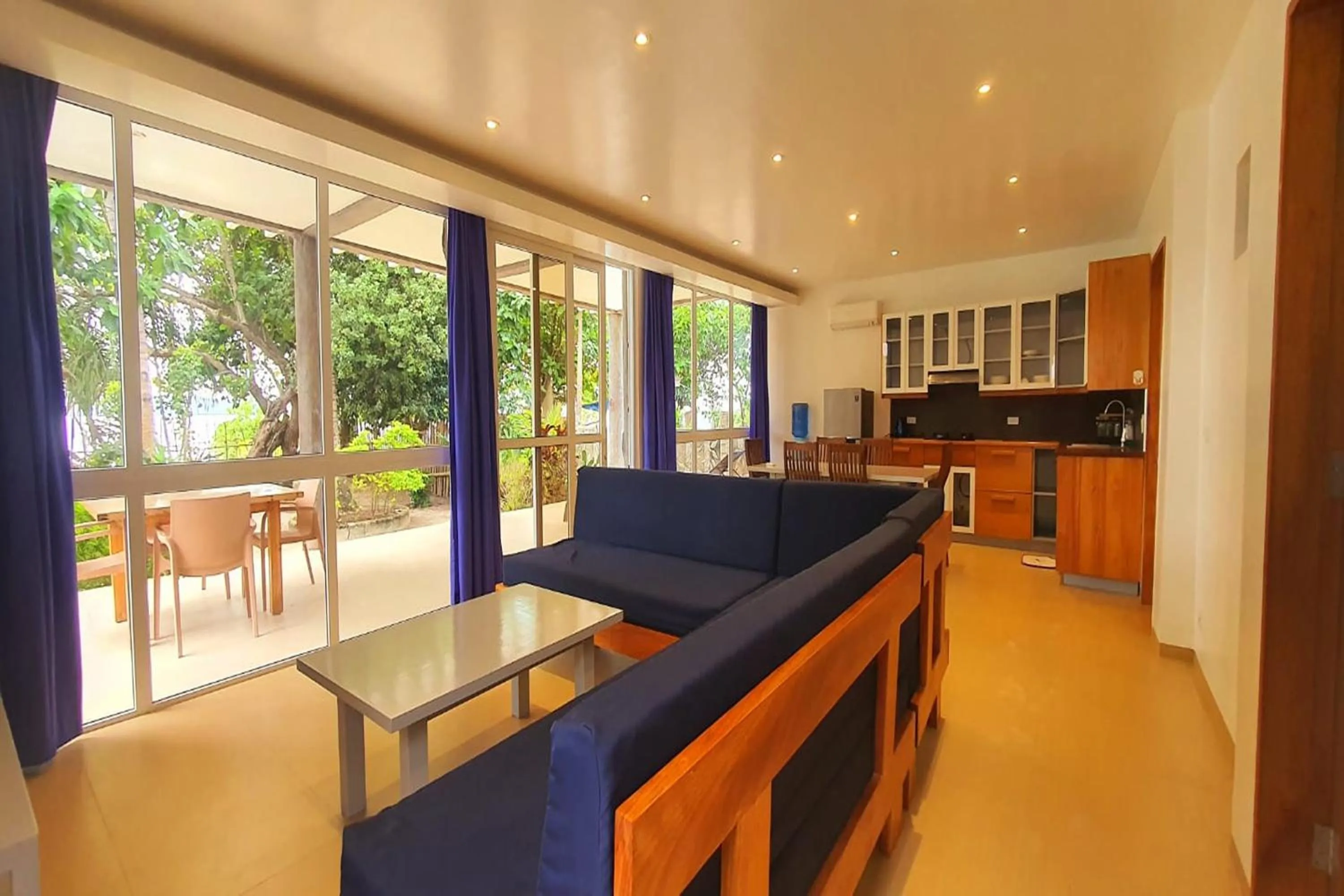 Living room in Pili Beach Resort Agmanic