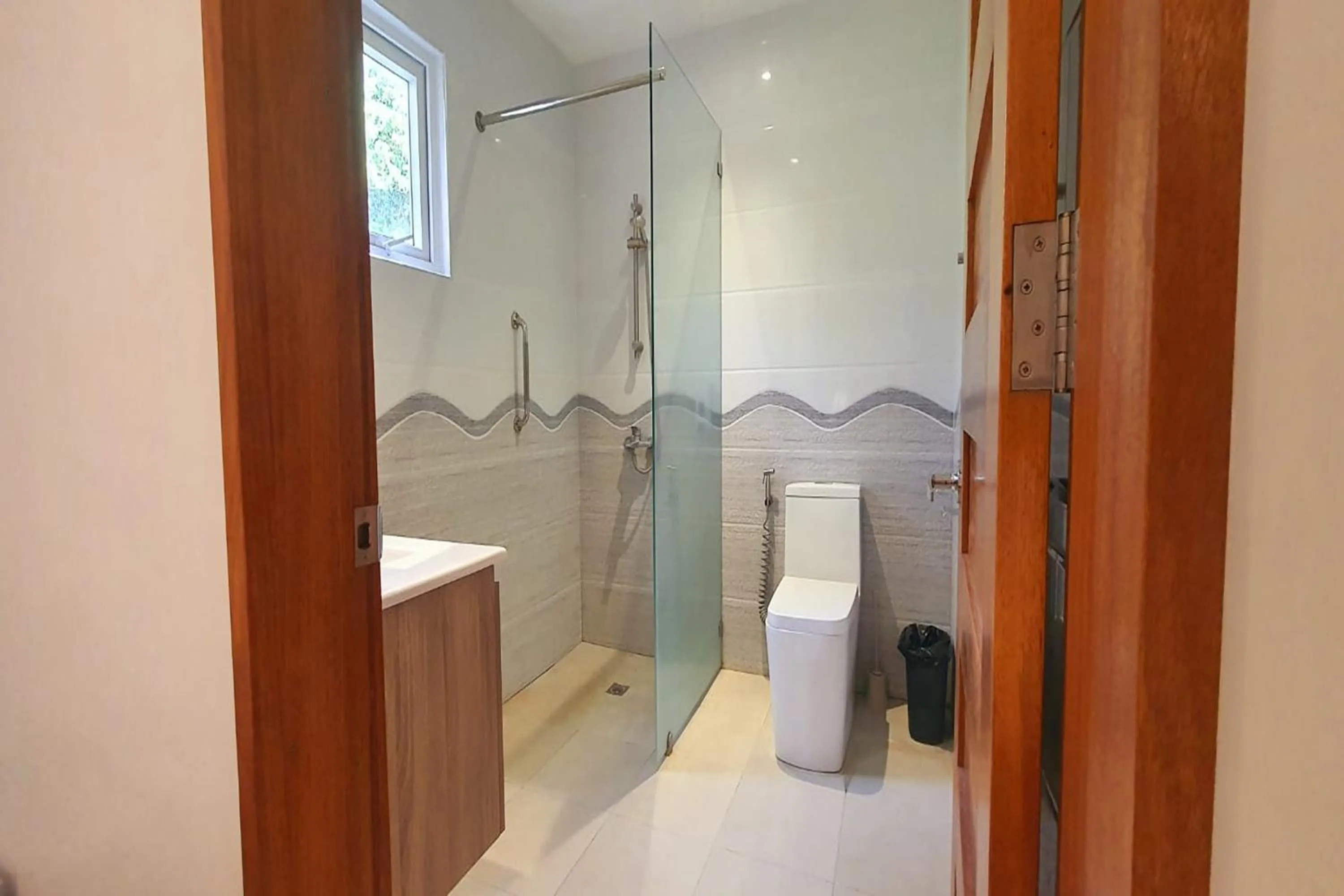 Bathroom in Pili Beach Resort Agmanic