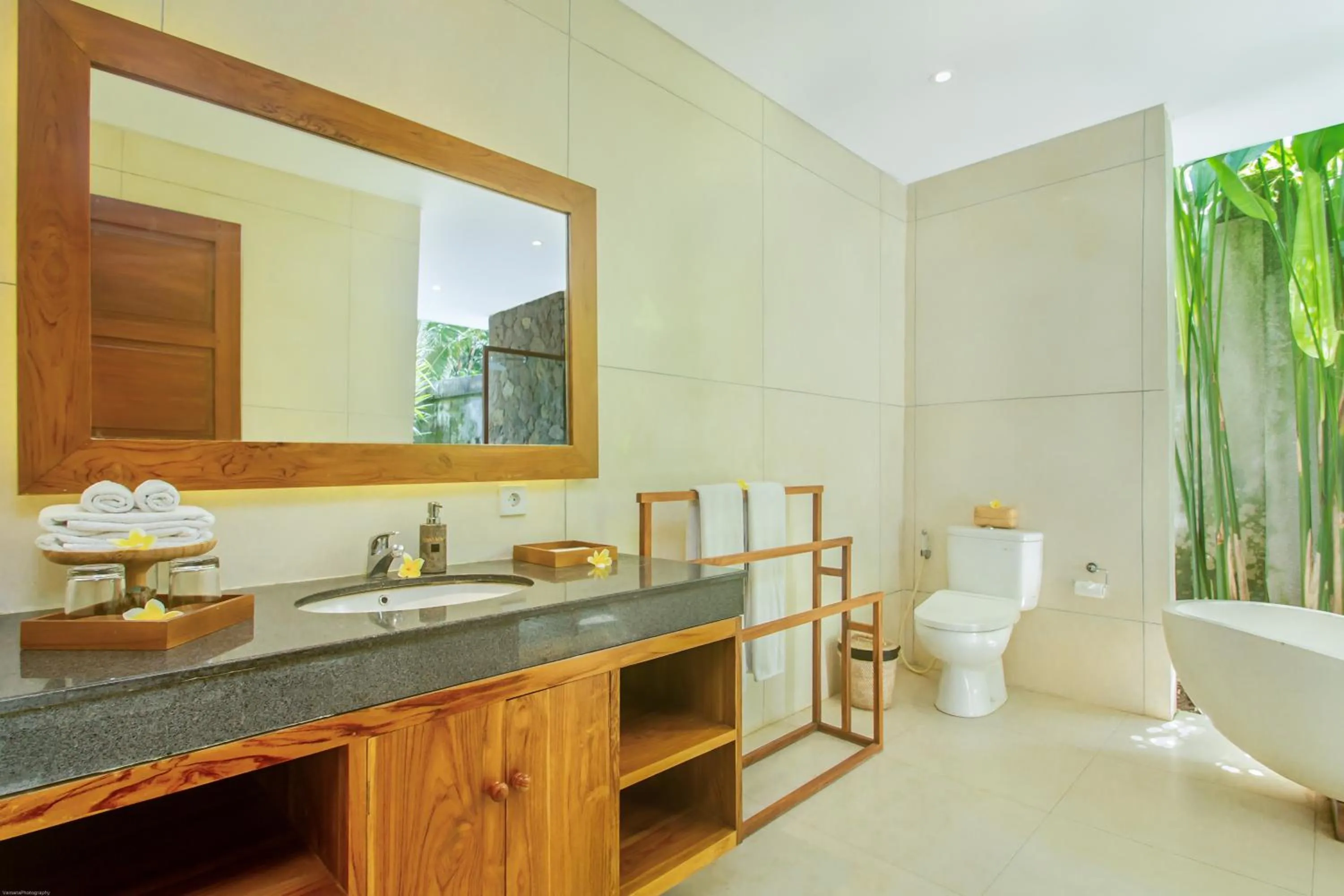 Toilet in de Metra Villa Ubud by GenuineHost