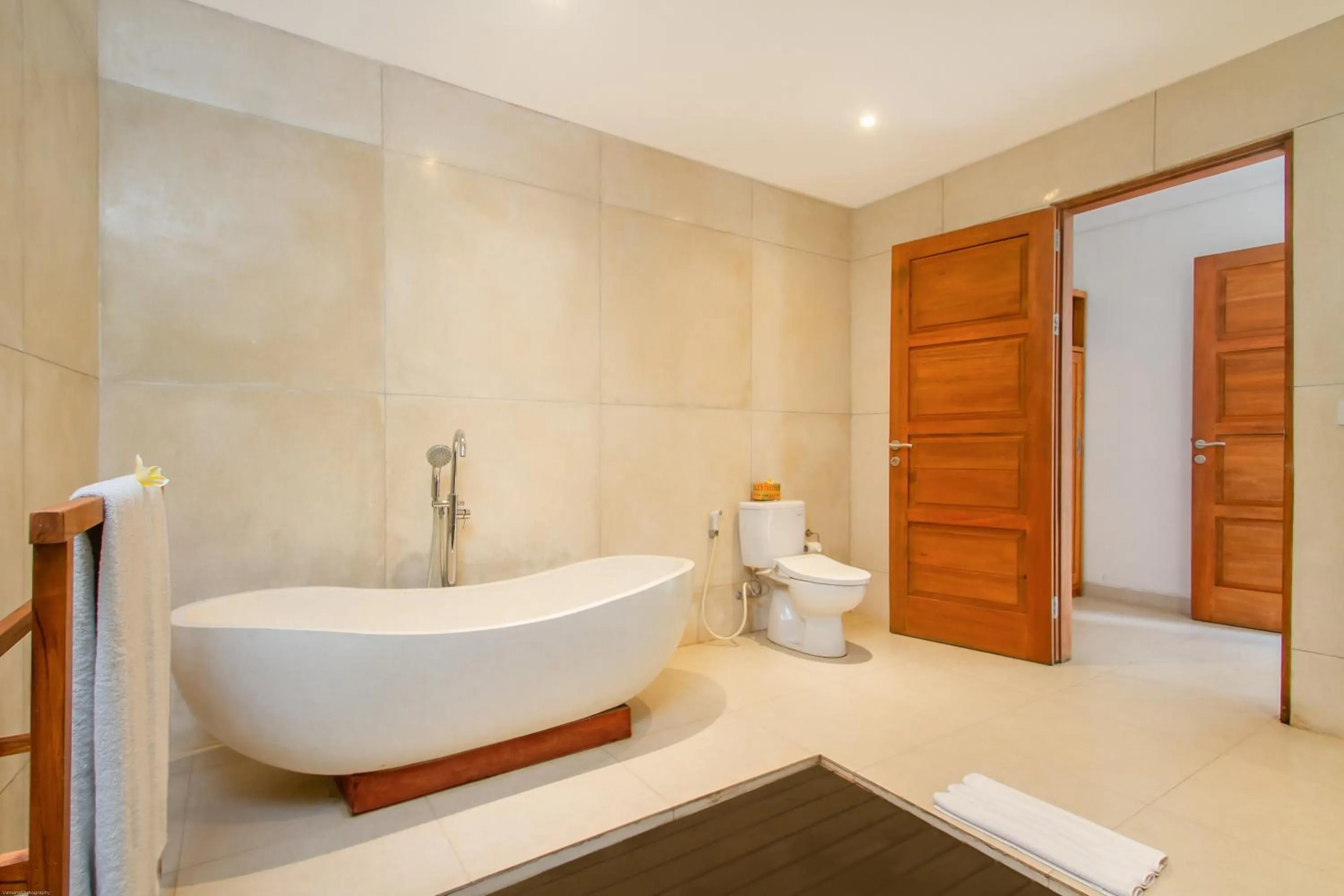 Toilet in de Metra Villa Ubud by GenuineHost