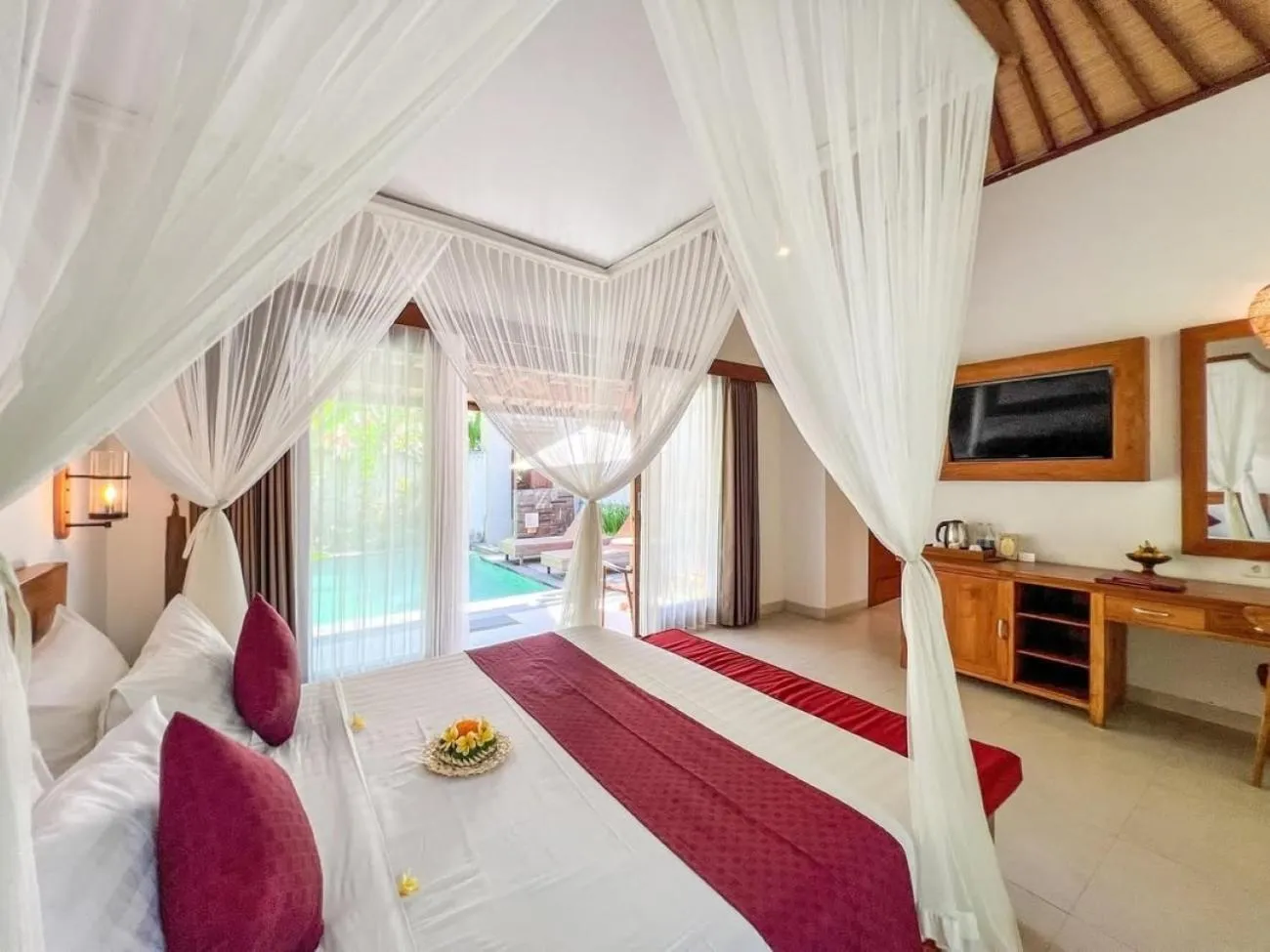Bed in de Metra Villa Ubud by GenuineHost
