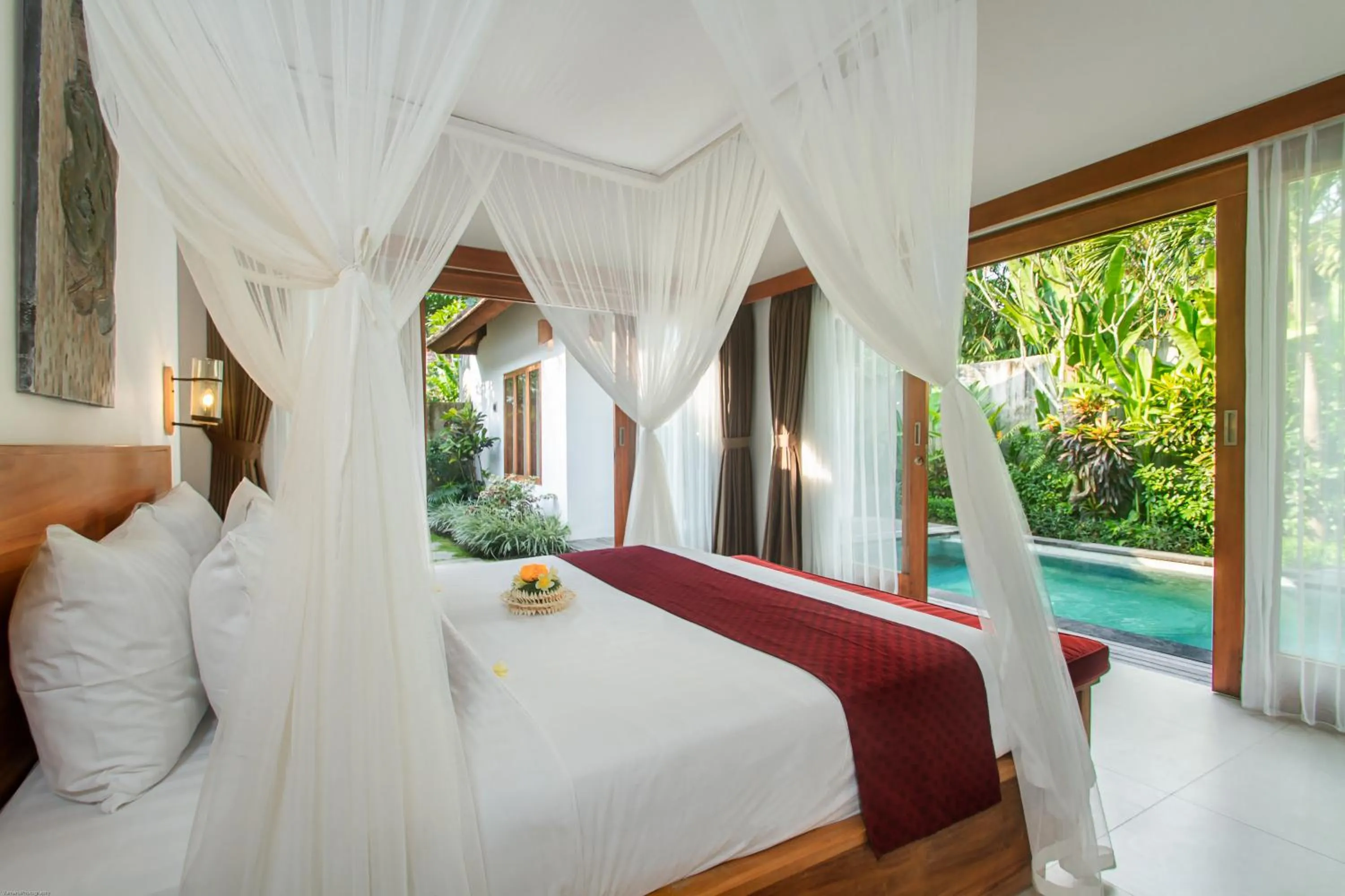 Bed in de Metra Villa Ubud by GenuineHost