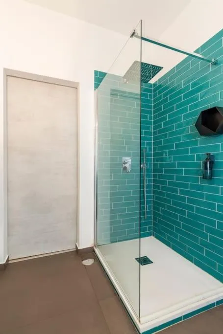 Shower in Tufo Giallo Rooms