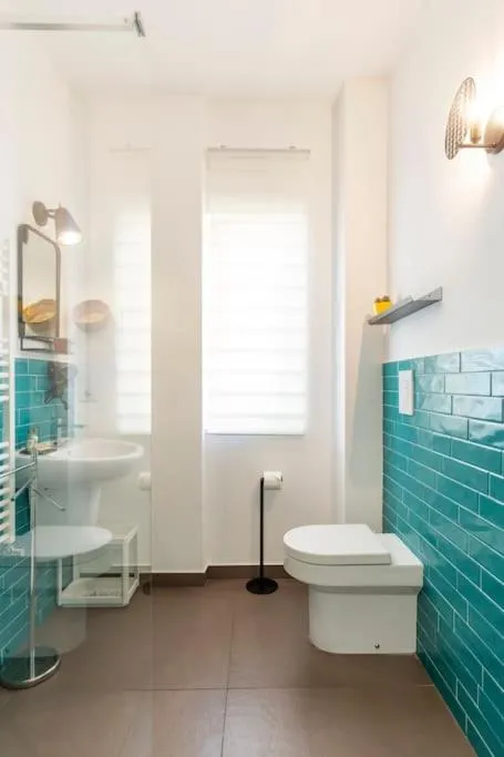 Shower in Tufo Giallo Rooms