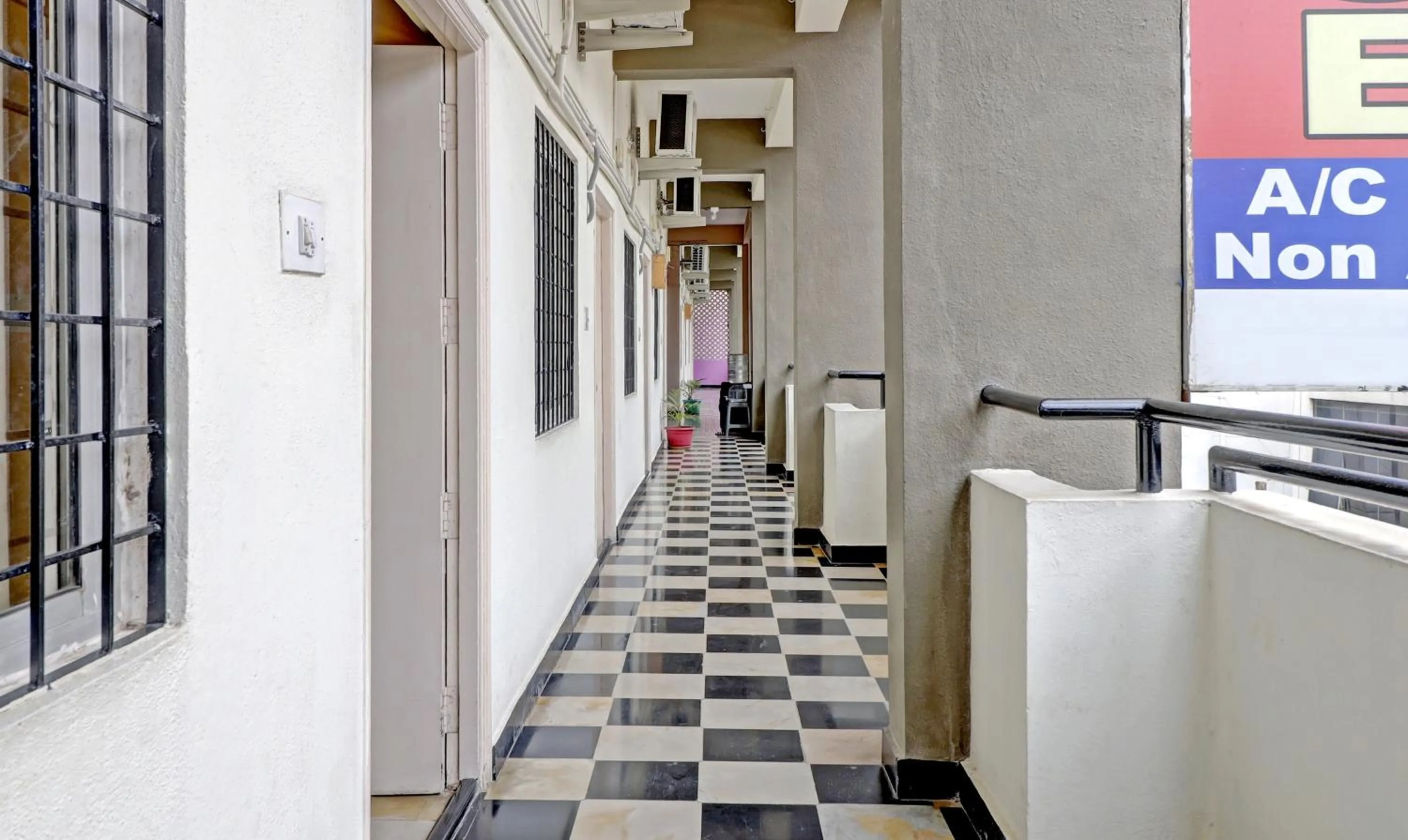 Text overlay in Guru Comfort, 100 m from Apollo Hospital