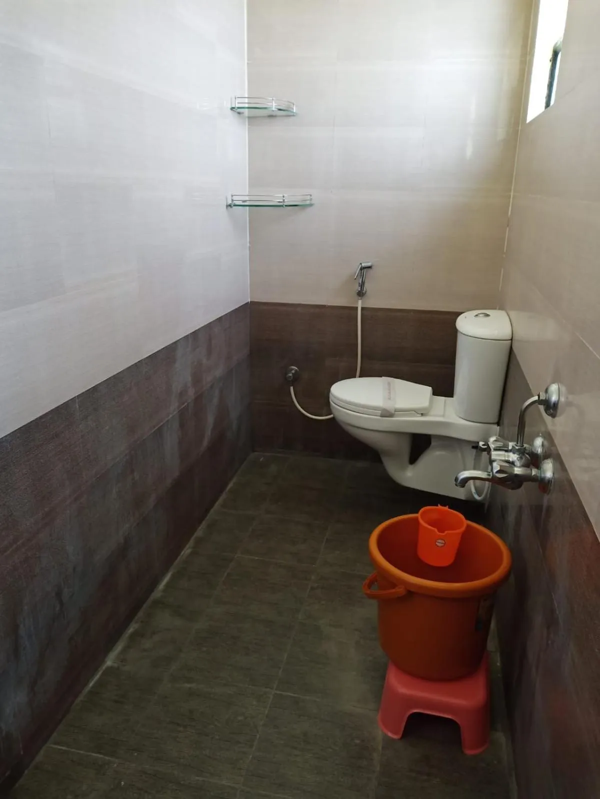 Toilet in Guru Comfort, 100 m from Apollo Hospital