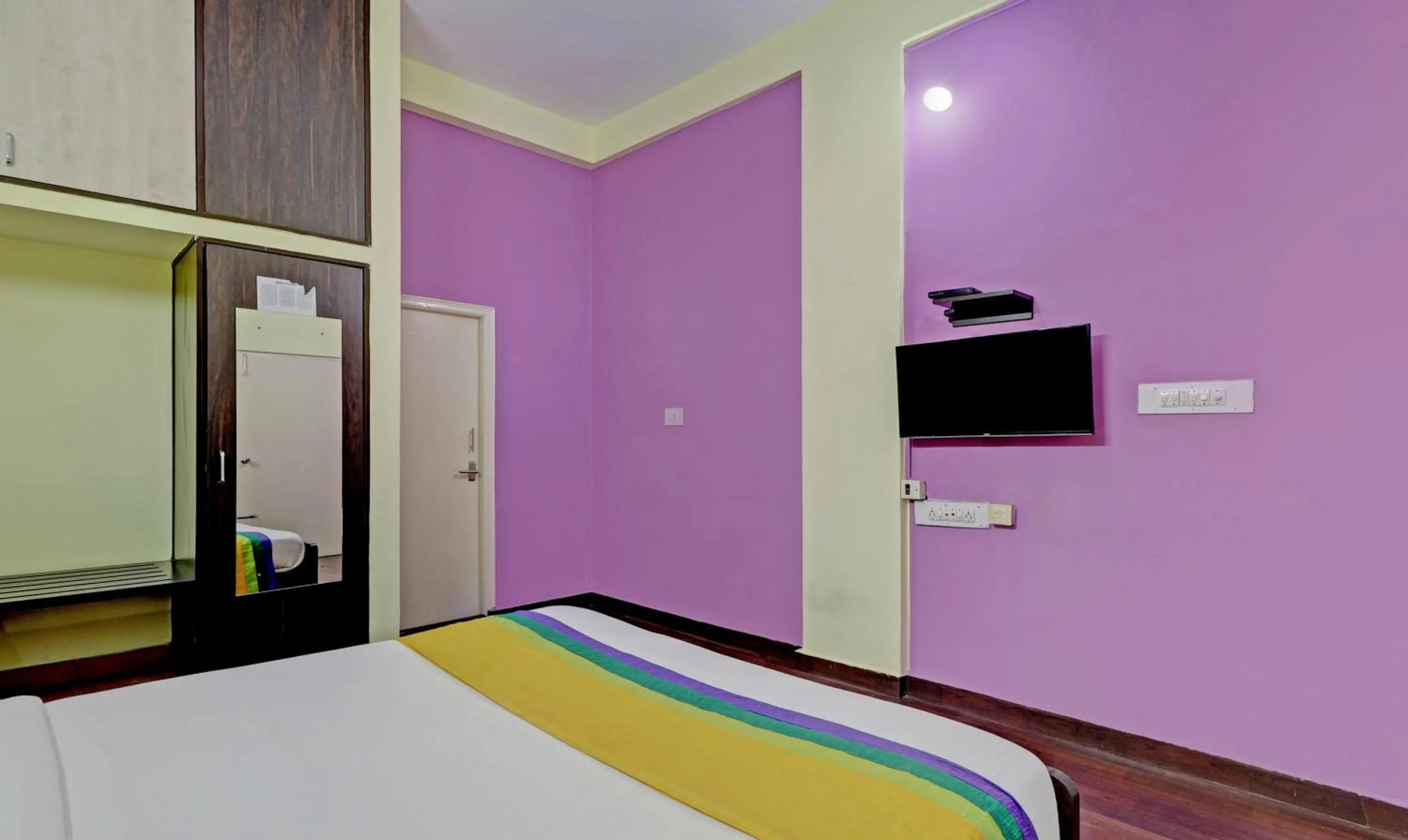 Bed in Guru Comfort, 100 m from Apollo Hospital