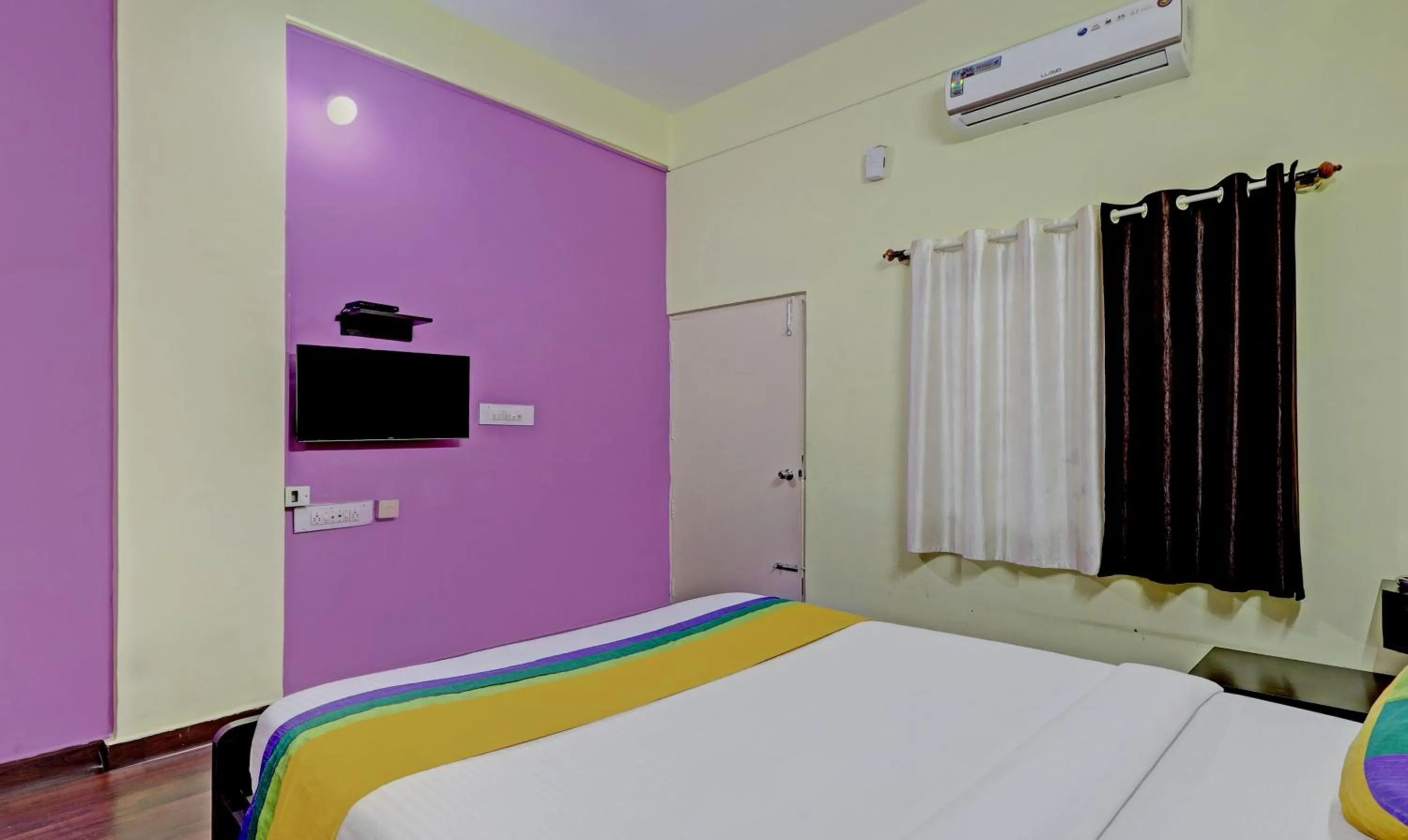 Bed in Guru Comfort, 100 m from Apollo Hospital