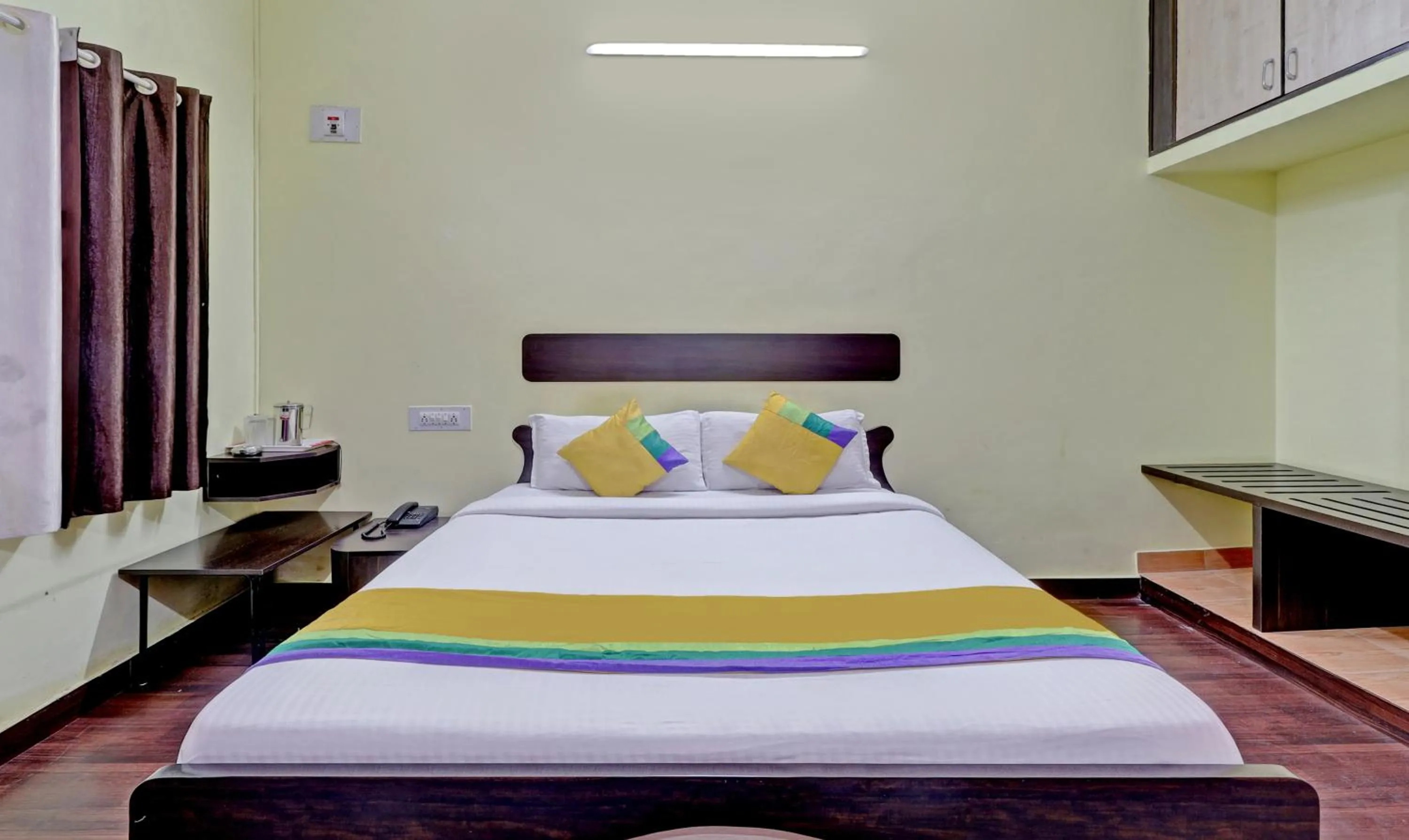 Bed in Guru Comfort, 100 m from Apollo Hospital