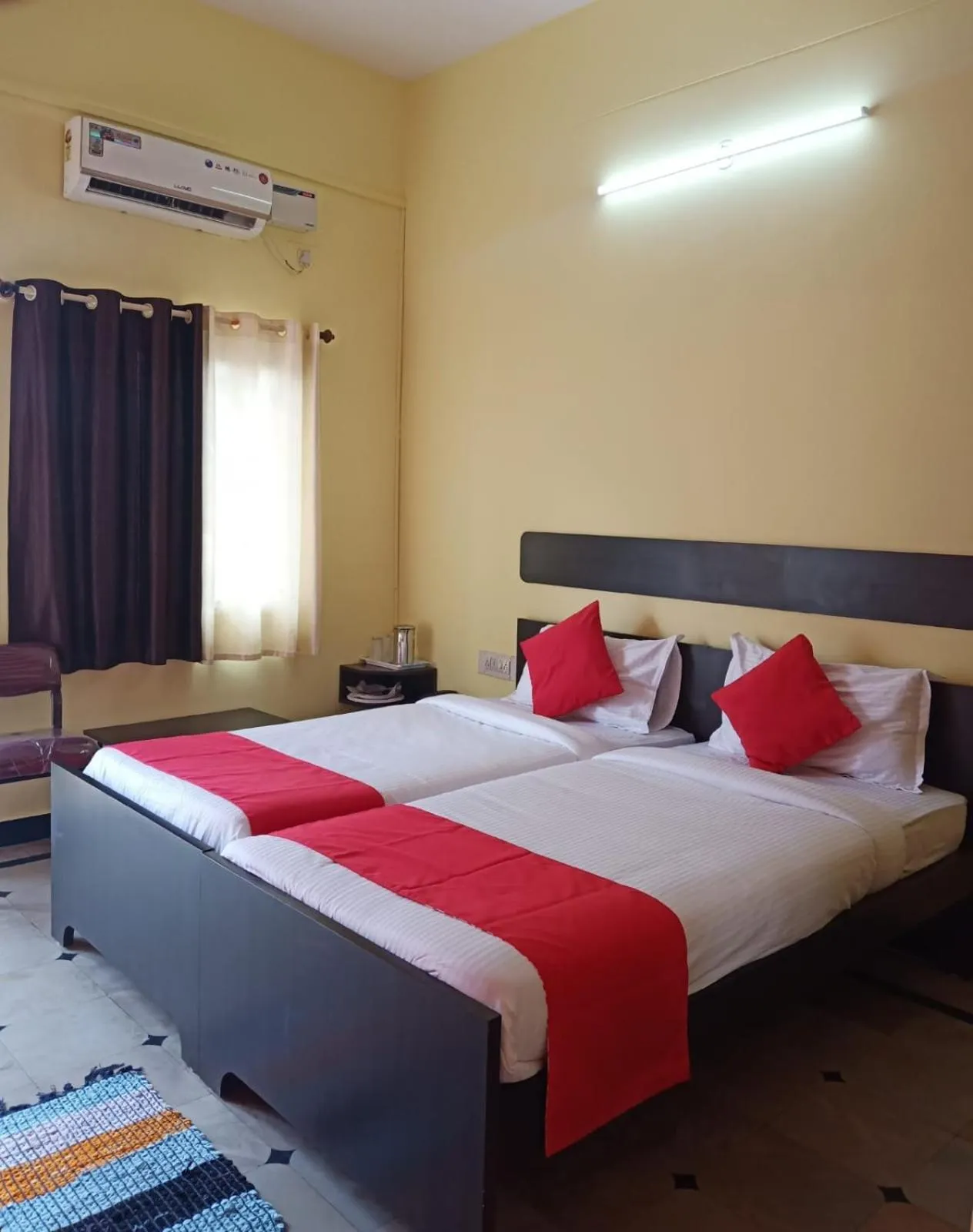Bedroom, Bed in Guru Comfort, 100 m from Apollo Hospital