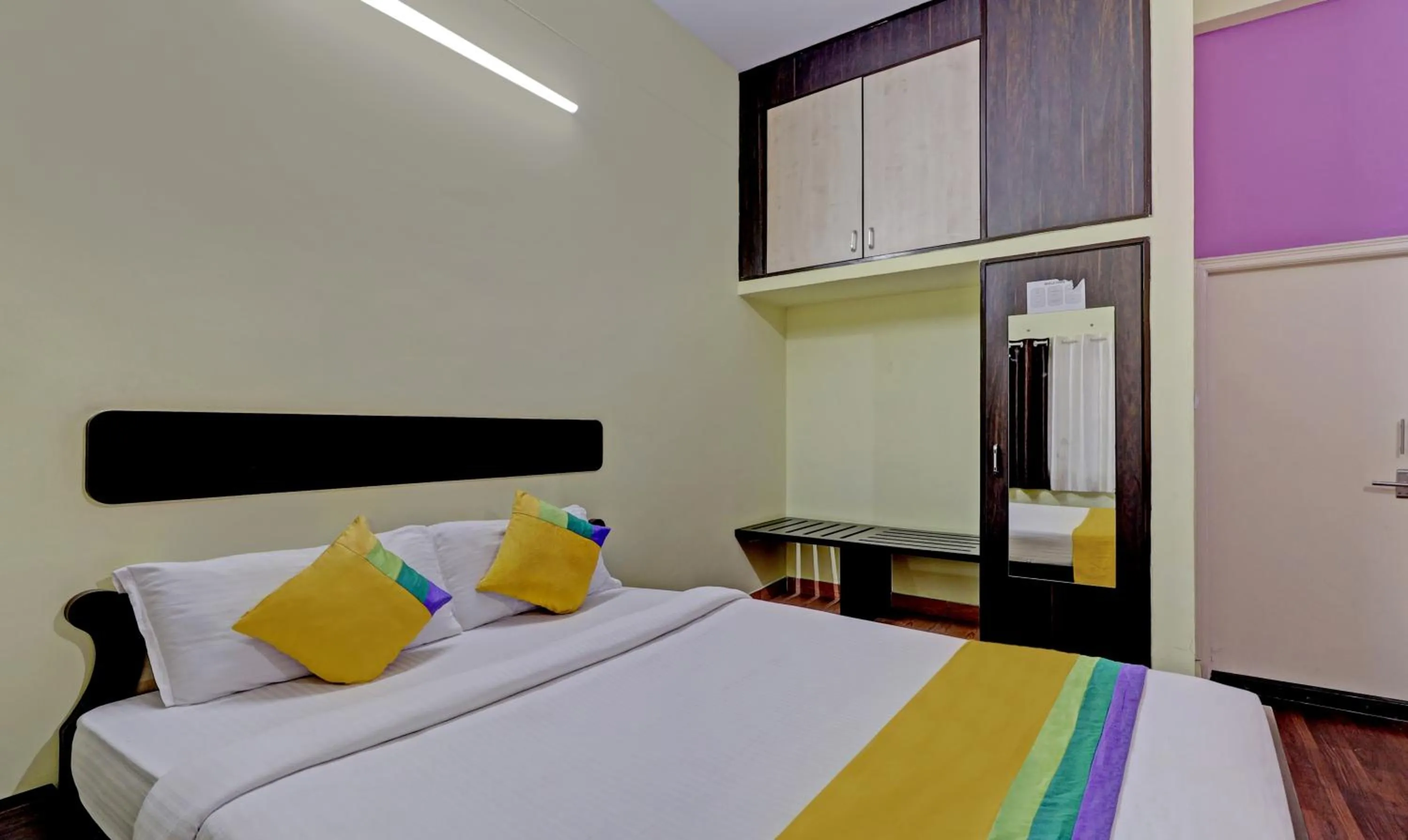 Bed in Guru Comfort, 100 m from Apollo Hospital