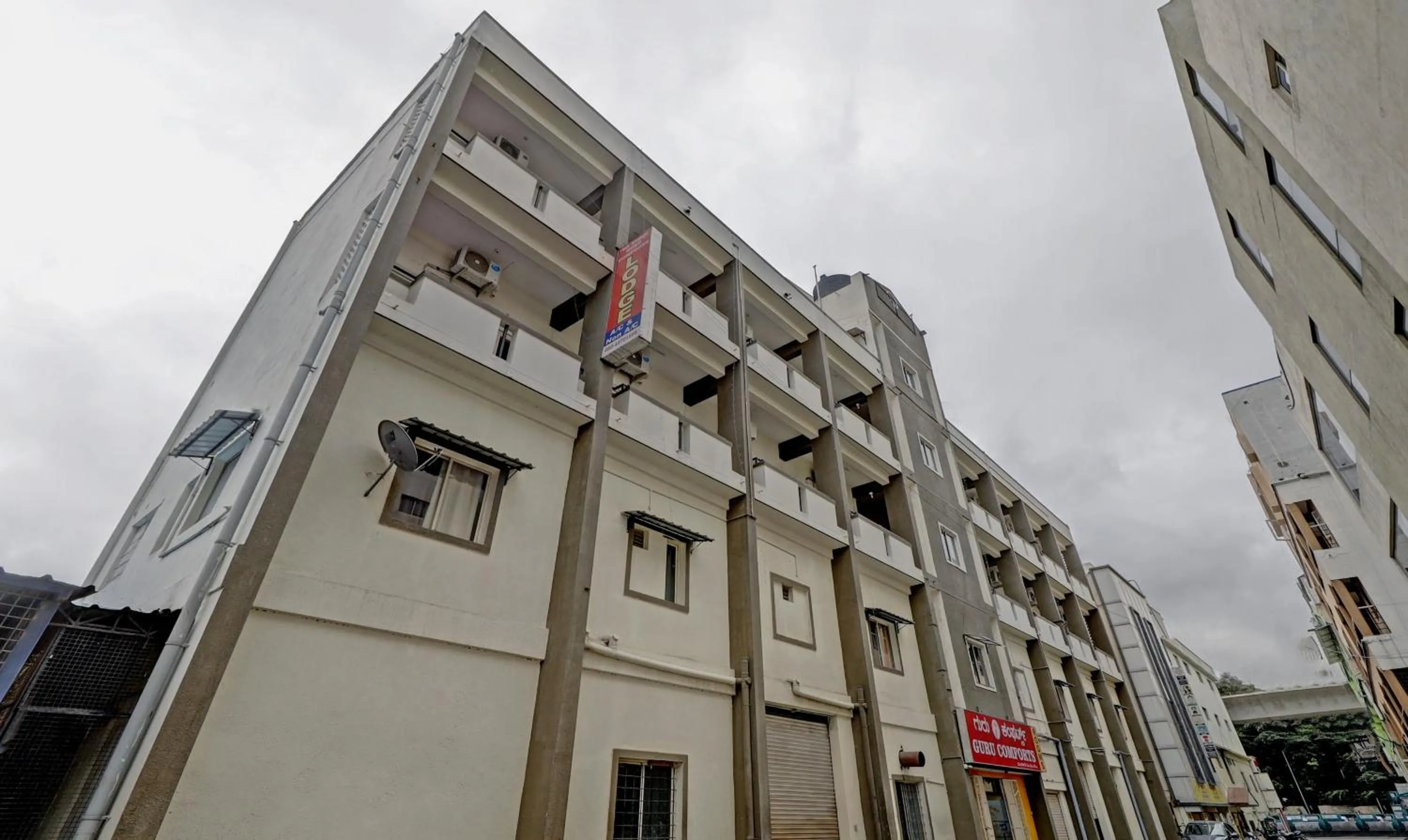 Property building in Guru Comfort, 100 m from Apollo Hospital