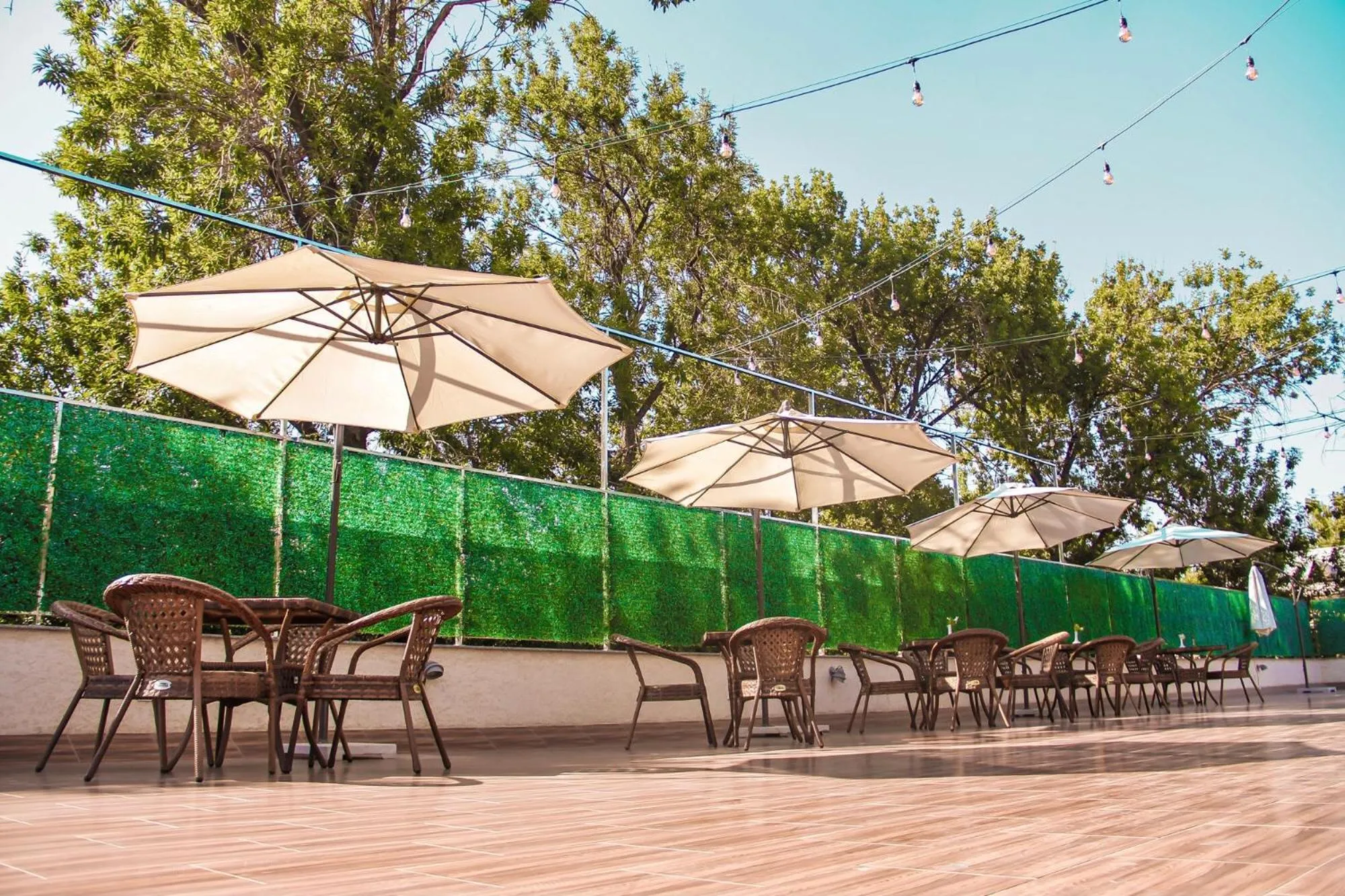 Restaurant/places to eat in Gabrielle International Hotel